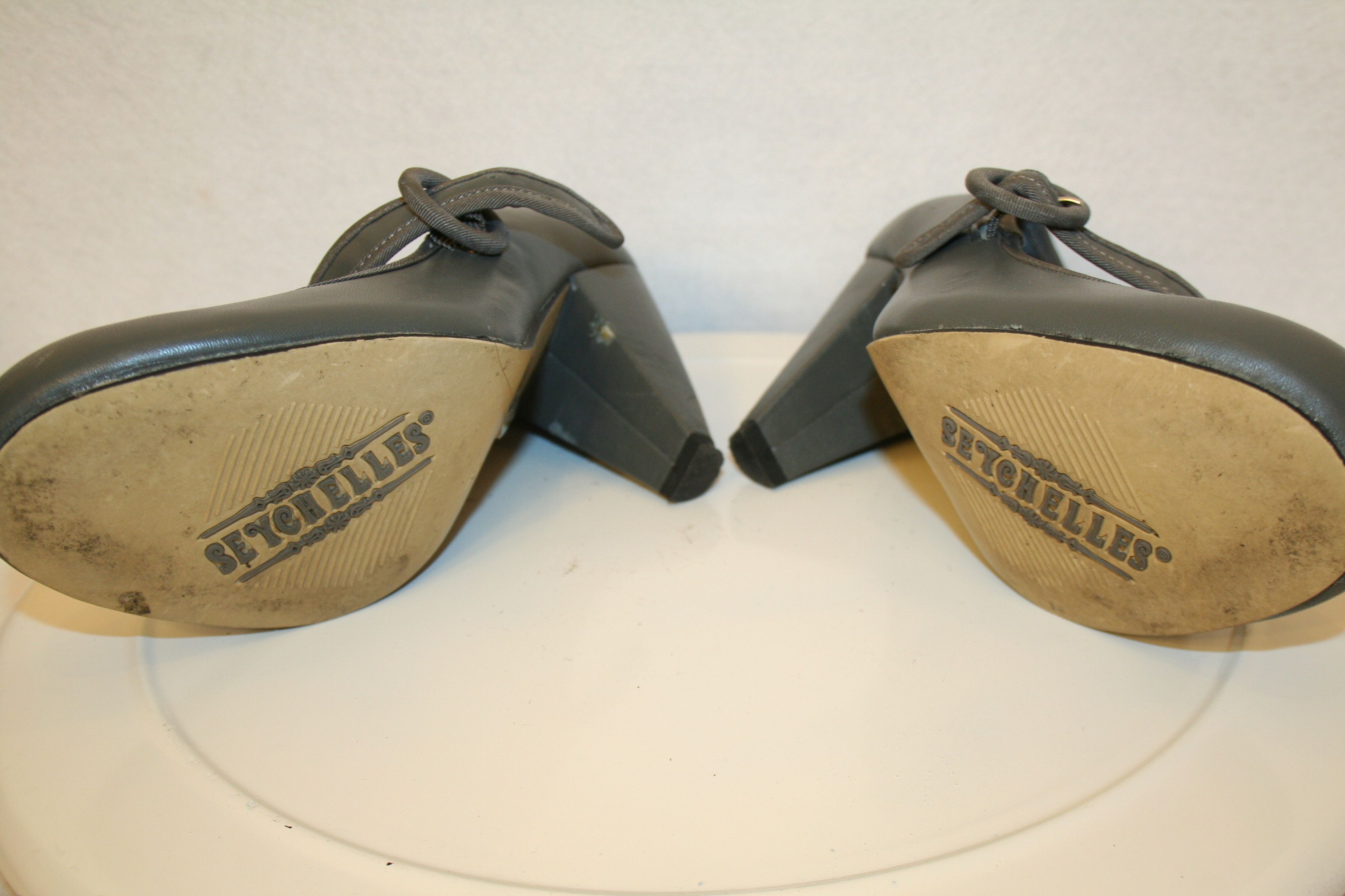 Seychelles Seychelles Grey Leather Don't Waste My Time Round Toe Pumps Size US 7.5 / IT 37.5 - 4 Thumbnail