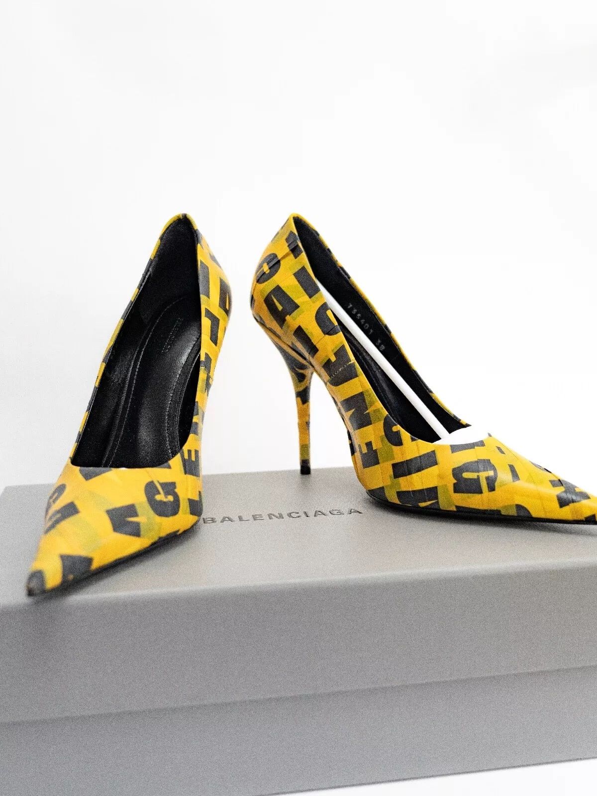Balenciaga Balenciaga Knife Pumps Orange Caution Tape Logo Runway Kim Size US 8 / IT 38 - 14 Thumbnail