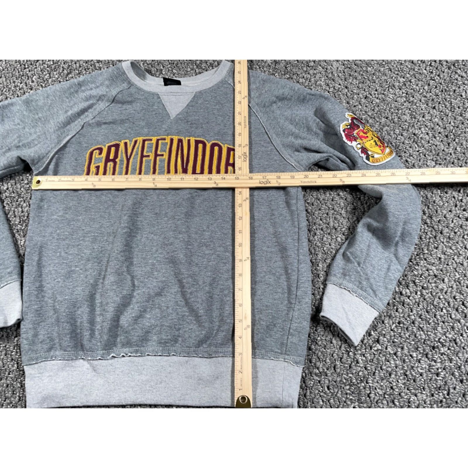 Vintage Harry Potter Sweatshirt Women's Medium Gray Embroidered Gryffindor Crewneck Size M / US 6-8 / IT 42-44 - 5 Thumbnail