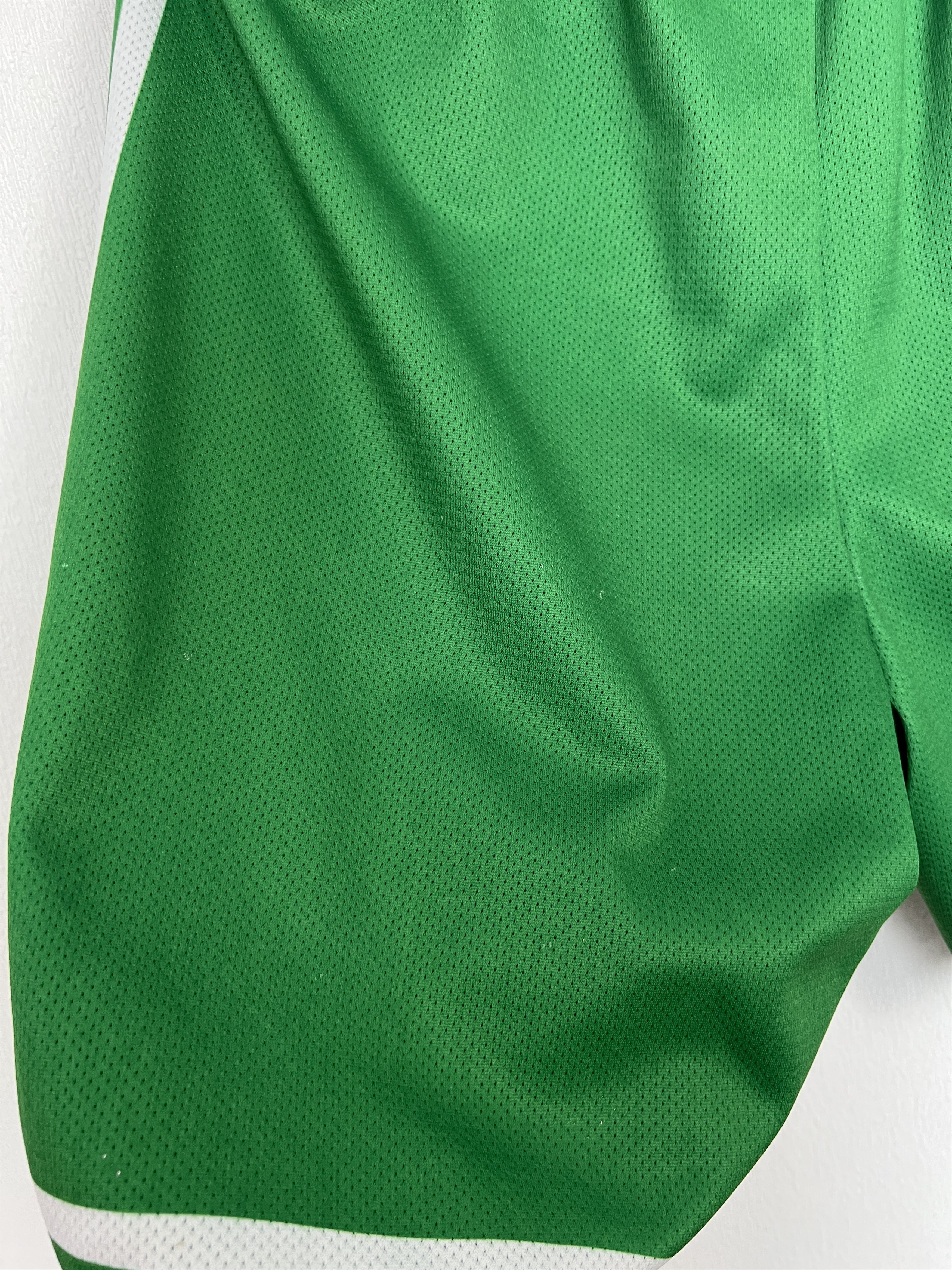 Champion Vintage 90's Champion Boston Celtics NBA Green Shorts M Size US 32 / EU 48 - 15 Thumbnail