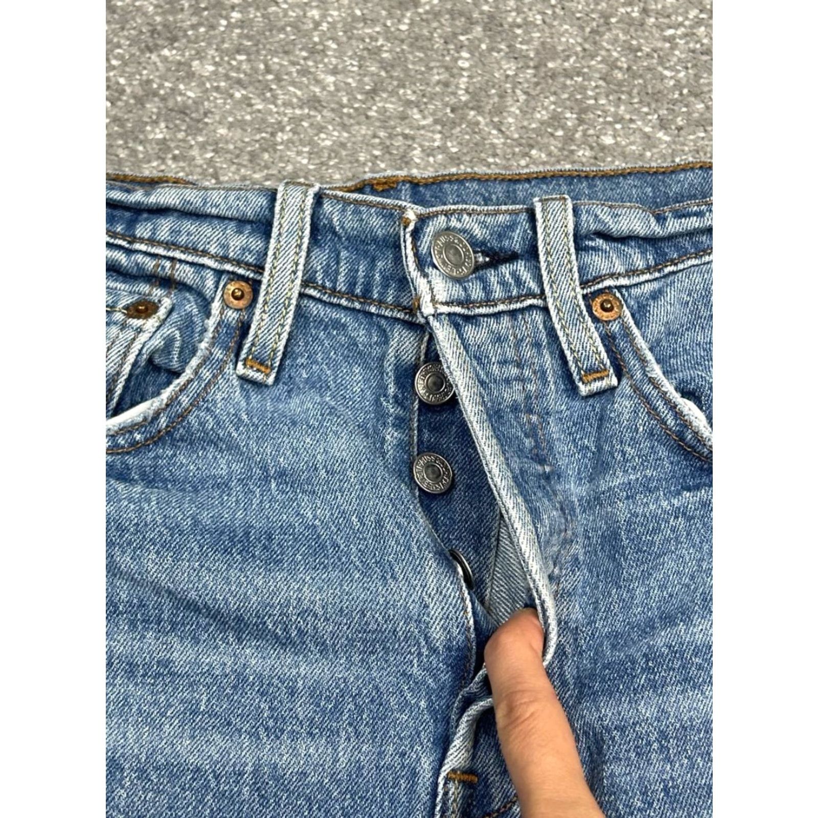 Levi's Levi's 501 Shorts Womens 26 Blue Cut Off Denim Cotton Stretch Mid Rise Raw Hem Casual Size 26" / US 2 / IT 38 - 3 Thumbnail