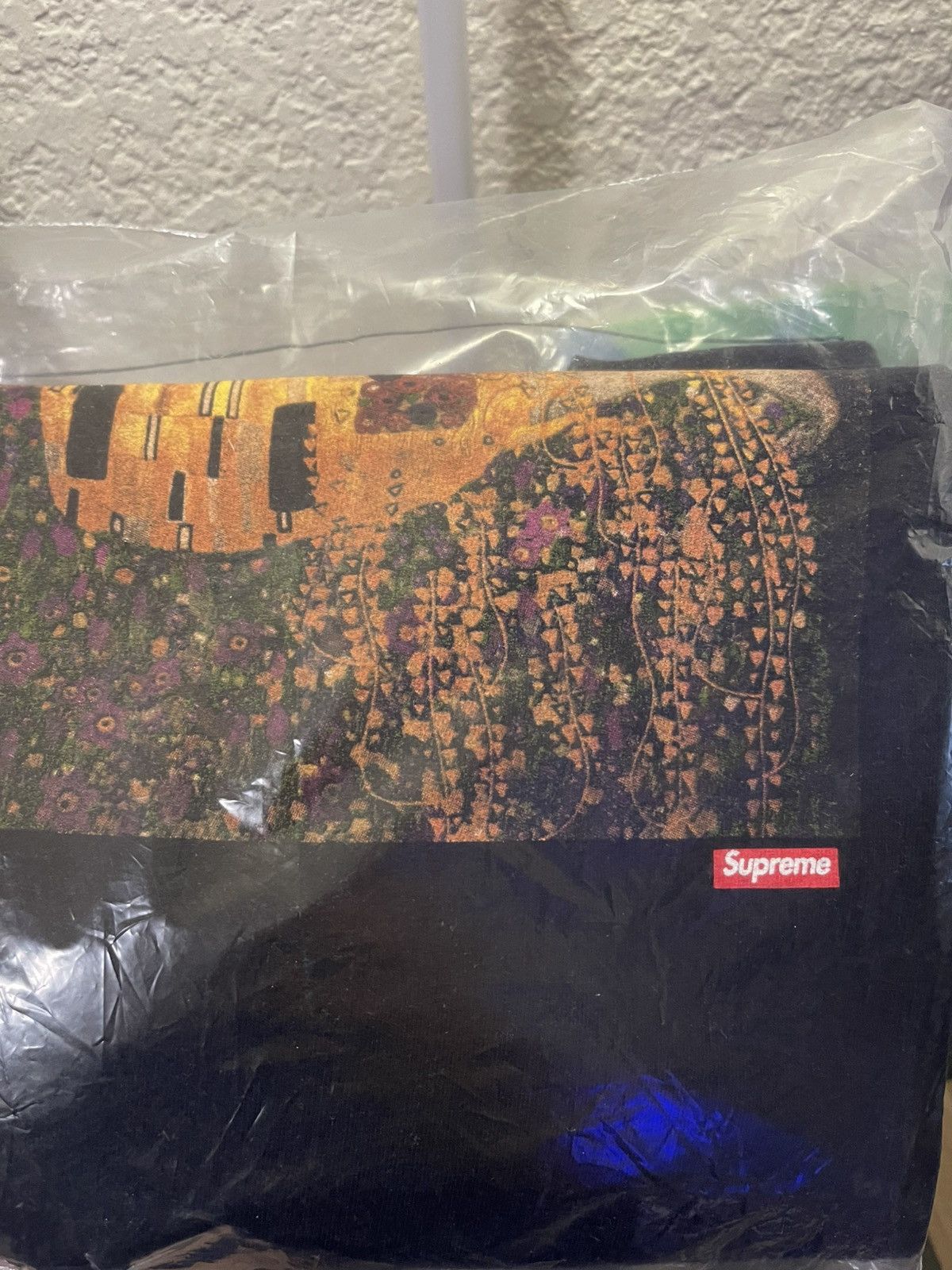 Supreme Supreme “The Kiss” Size US L / EU 52-54 / 3 - 6 Thumbnail