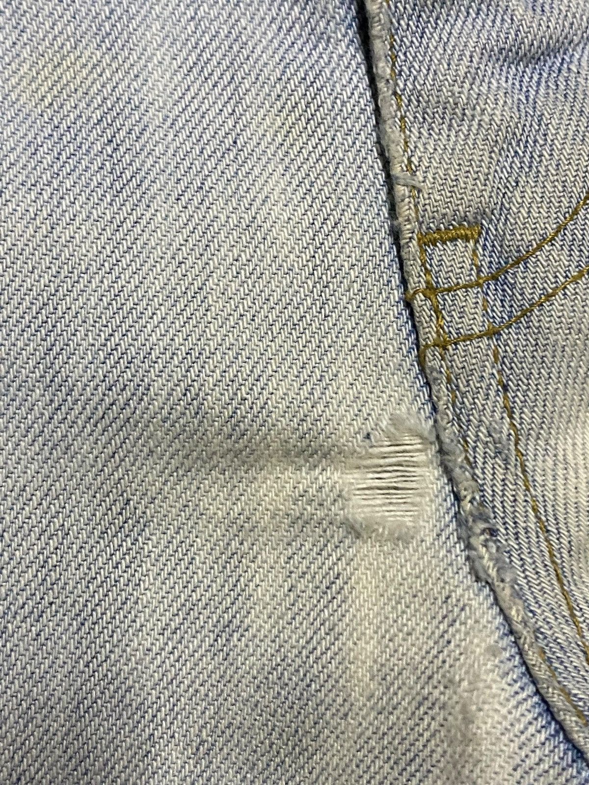 Japanese Brand Vintage Japanese Brand Uniqlo Light Wash Distressed Jeans Size US 34 / EU 50 - 8 Thumbnail