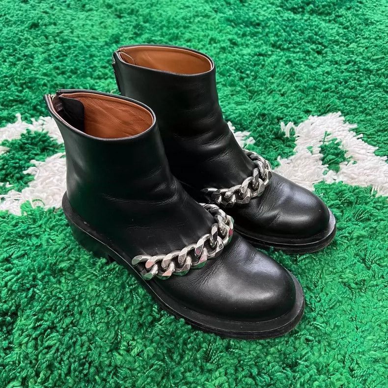 Givenchy Givenchy Black Leather Chain Ankle Boots -2507