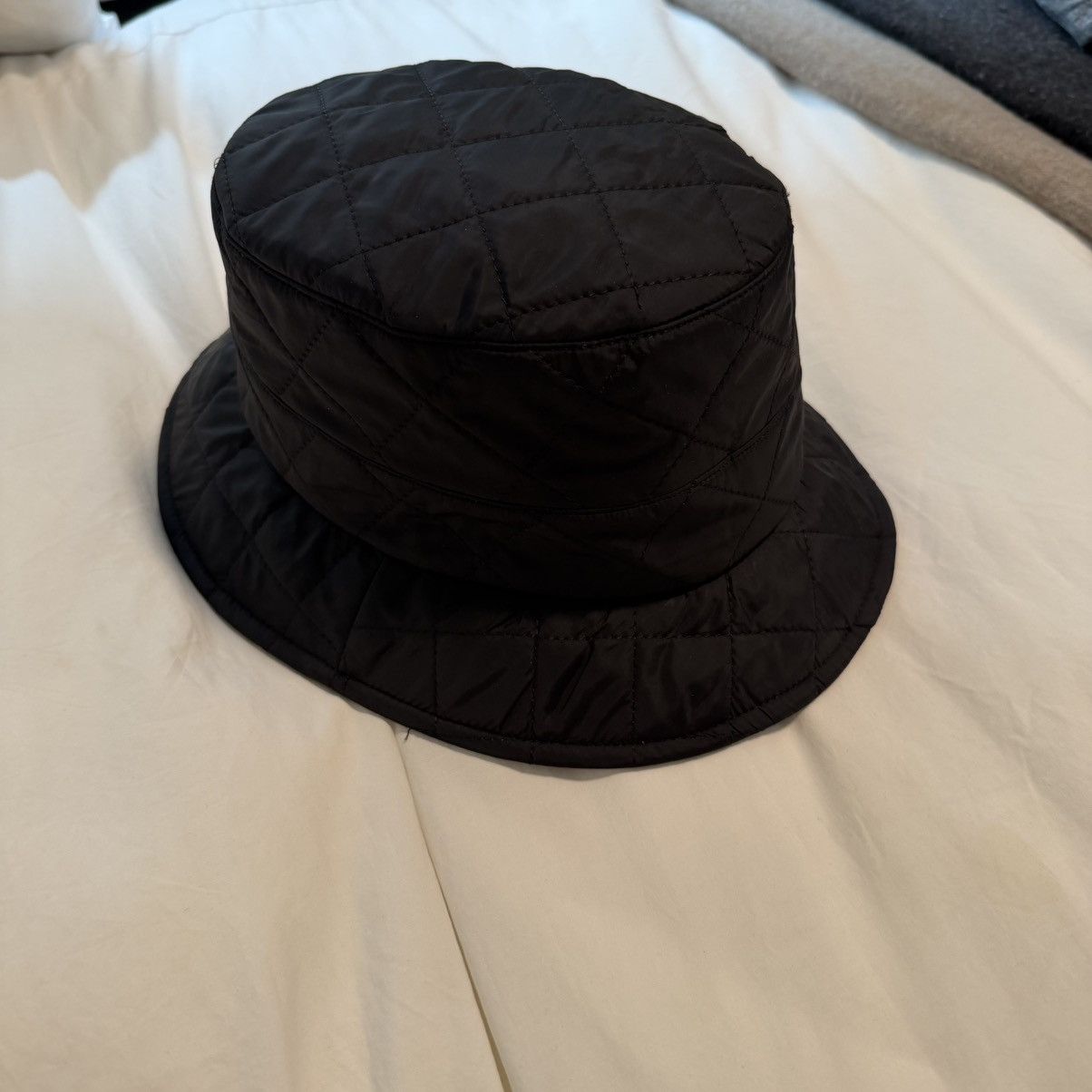 Saks Fifth Avenue Quilted winter bucket hat Size ONE SIZE - 1 Thumbnail
