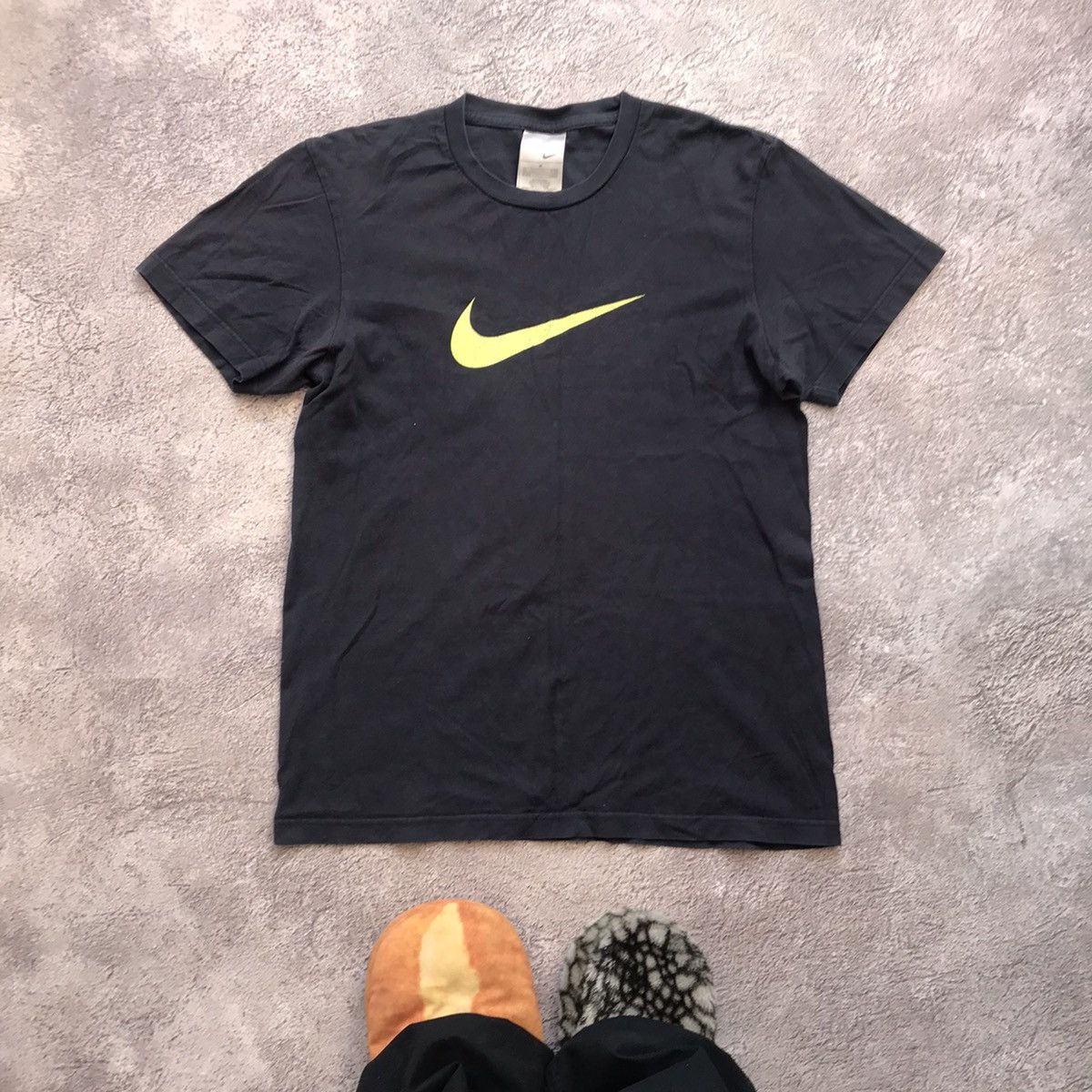 Vintage Vintage Nike Swoosh Tee Y2K Streetwear Black Small Logo M Size US M / EU 48-50 / 2 - 1 Thumbnail