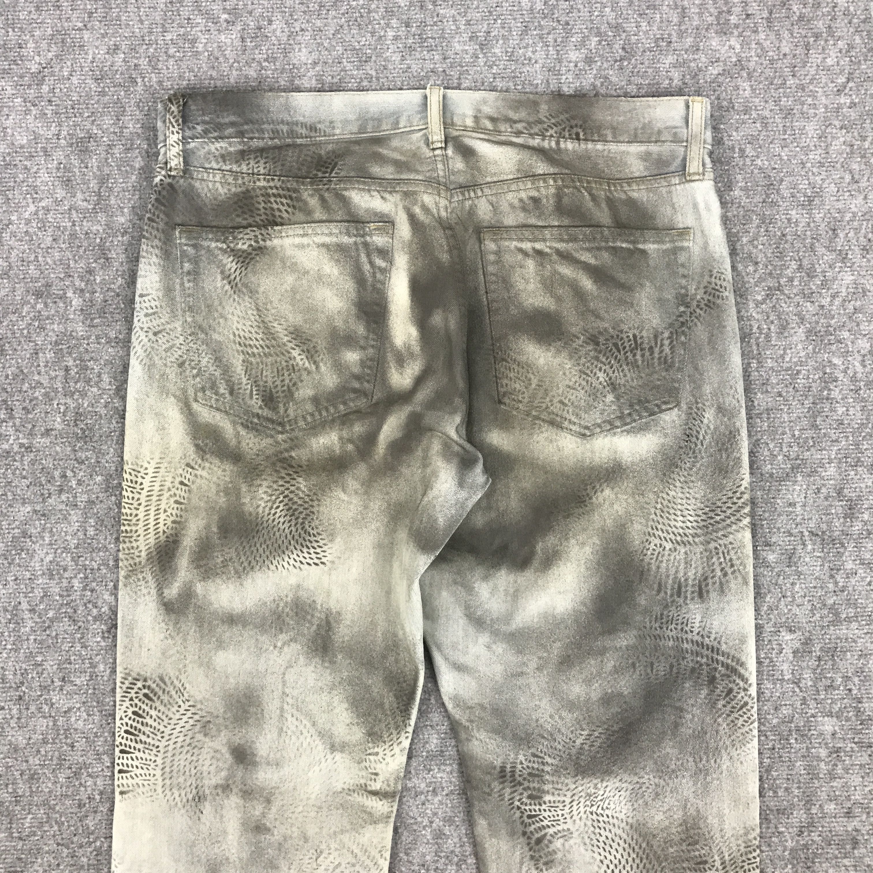Japanese Brand × Jun Takahashi × Uniqlo JAPAN UNIQLO BLACK SPARY DENIM JEANS Size US 33 - 5 Thumbnail