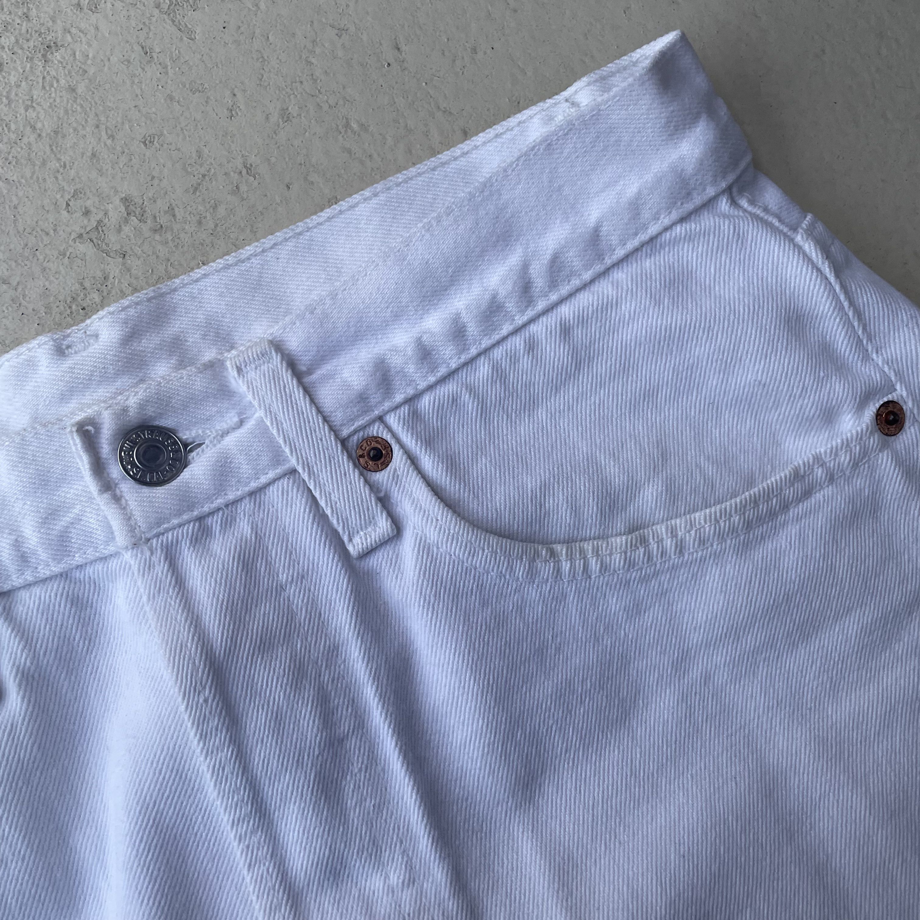 Levi's 1991 Levi's 501 Jeans Straight Leg Button Fly White Denim Size US 31 - 2 Thumbnail