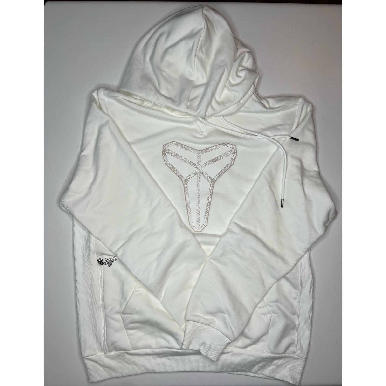 Nike Kobe Bryant Men’s large Mamba Hoodie Halo White