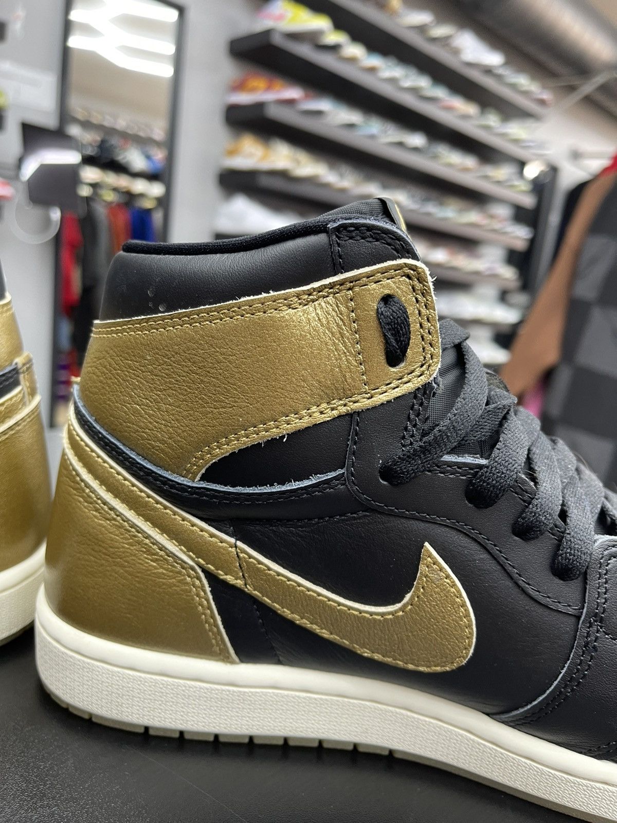 Jordan Brand Size 11 - Jordan 1 High Black Metallic Gold Size US 11 / EU 44 - 7 Thumbnail
