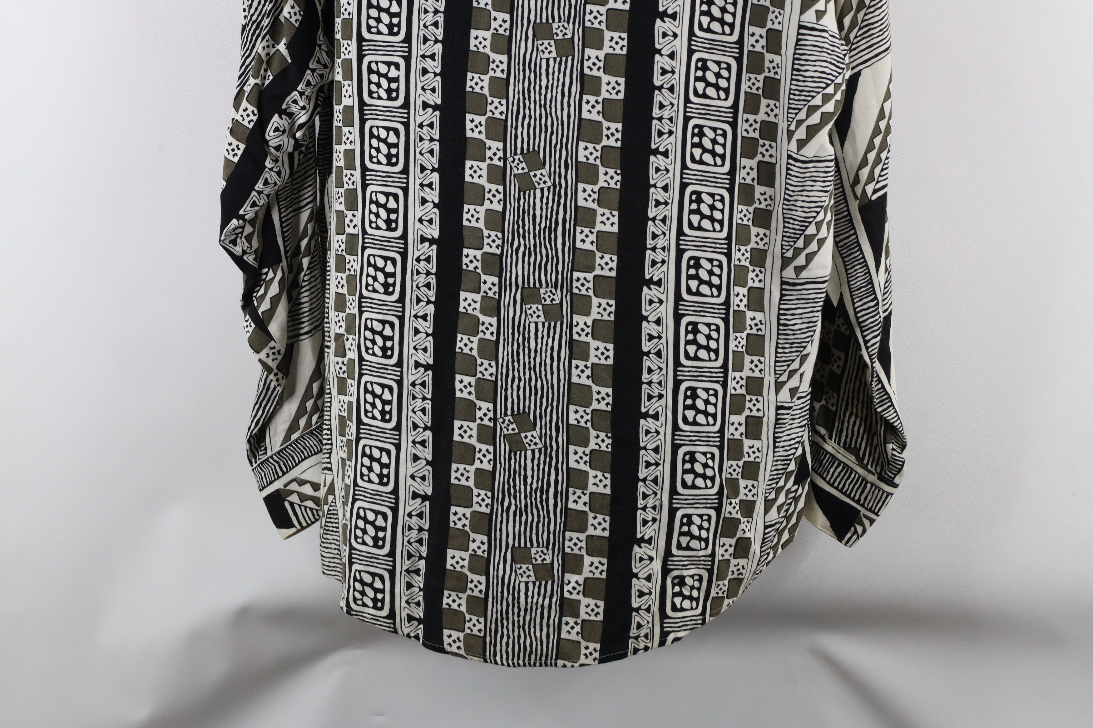 Vintage Vintage 90s Streetwear Abstract Band Collared Button Shirt Size US M / EU 48-50 / 2 - 10 Thumbnail