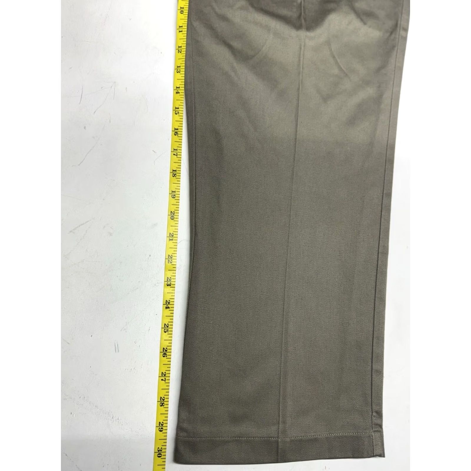Tommy Hilfiger VINTAGE Tommy Hilfiger Traveler Green CHINOS TROUSERS Pleated Turn Up Mens 38x30 NWT Size US 38 / EU 54 - 7 Thumbnail