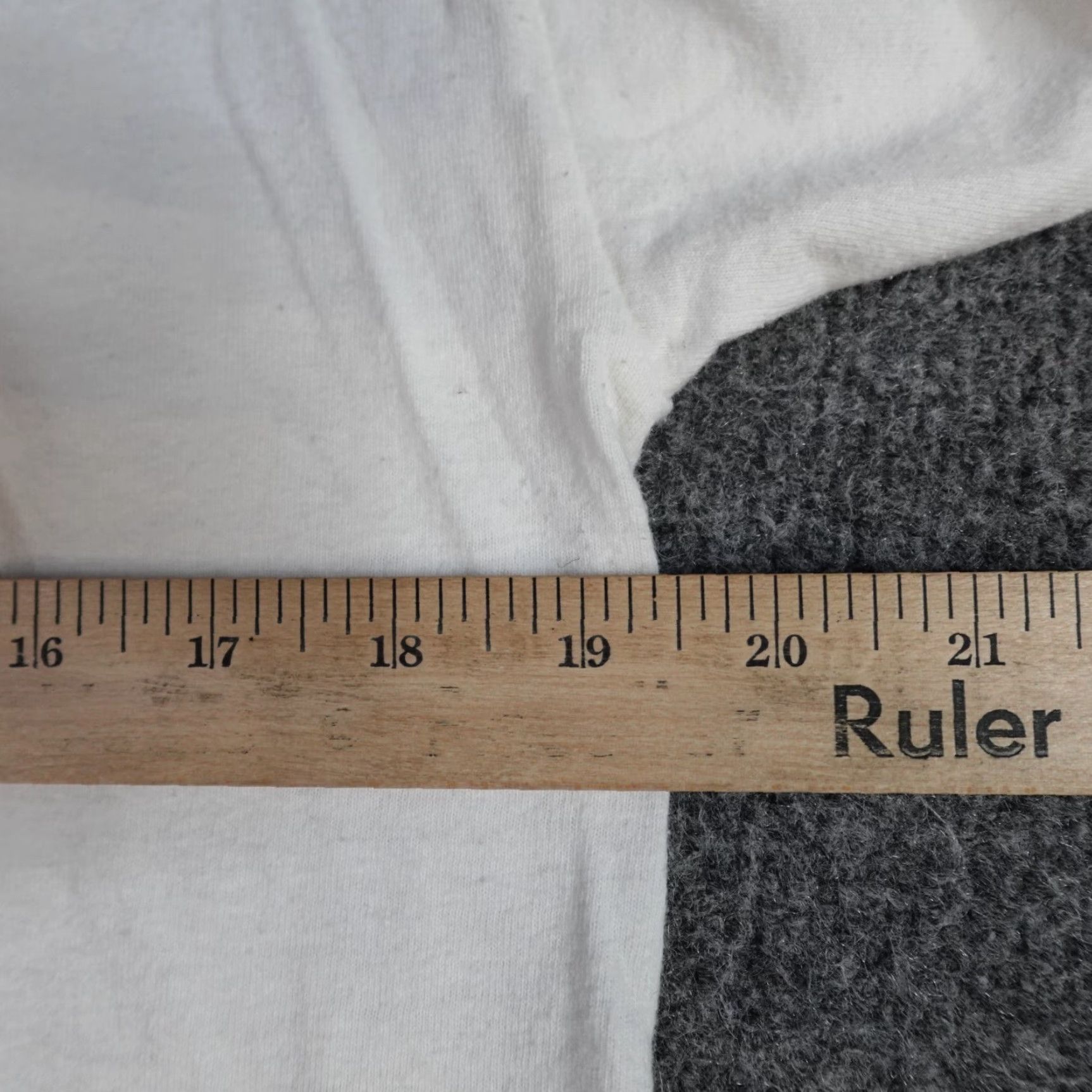 Vintage VINTAGE Ricky Martin T-shirt Men M White 1999 Tultex Wonderland Graphic Print Crew Neck Short Sleeve Hole on back Size US M / EU 48-50 / 2 - 7 Thumbnail