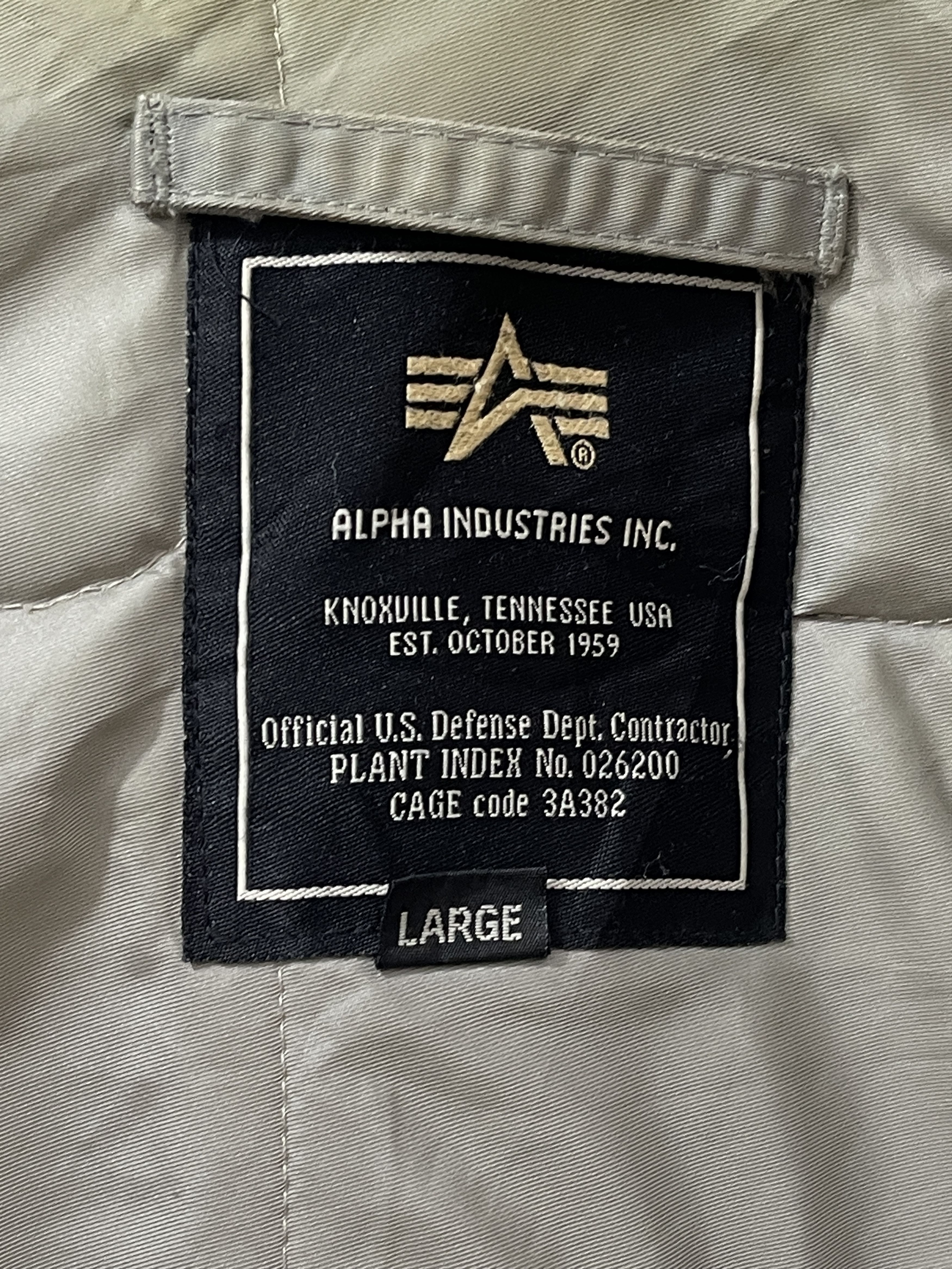 Alpha Industries Vintage Thrashed Alpha Industries USN Bomber Military Jacket Size US L / EU 52-54 / 3 - 9 Thumbnail