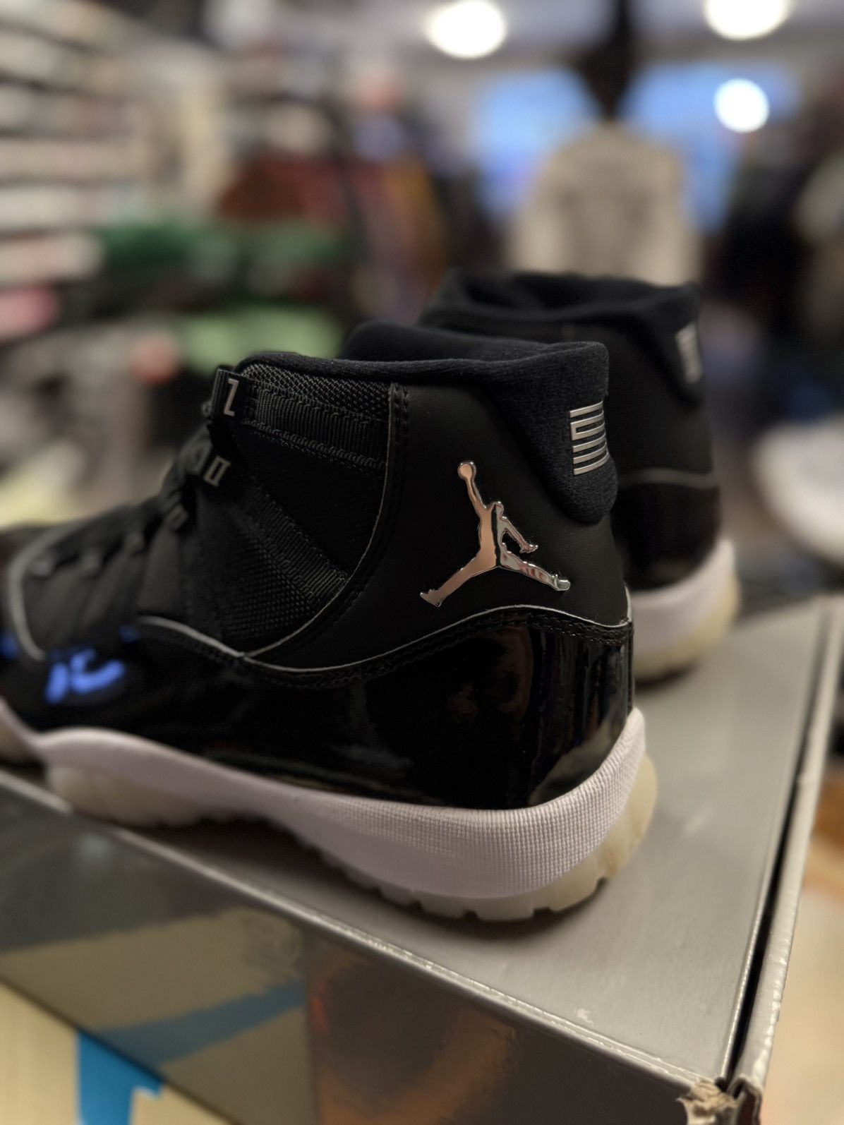 Jordan Brand × Nike Jordan 11 Jubilee Size 9.5 Clean Condition W/ BOX Size US 9.5 / EU 42-43 - 6 Thumbnail