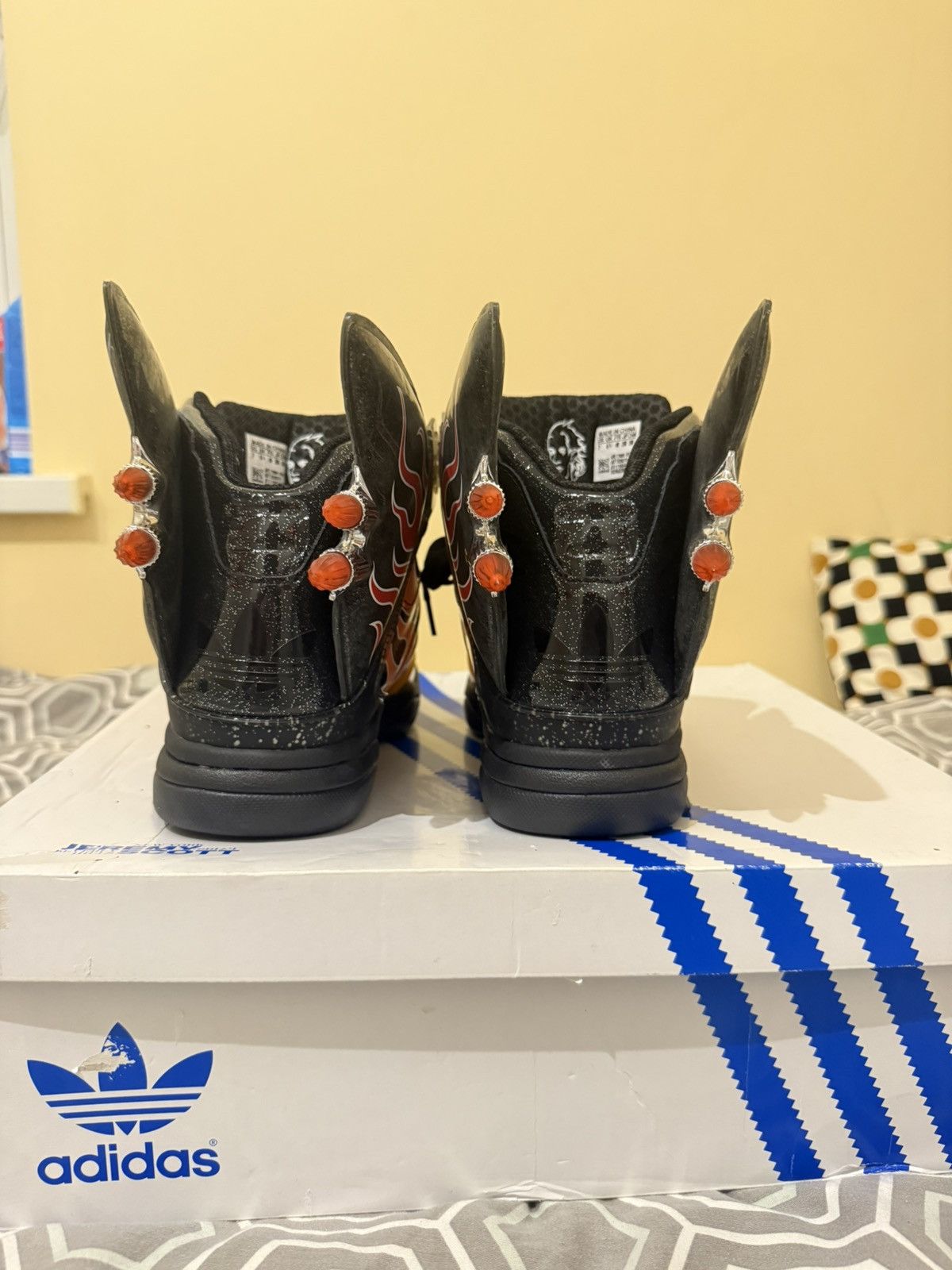 Adidas × Jeremy Scott JS Flame fin Size US 7 / EU 40 - 5 Thumbnail