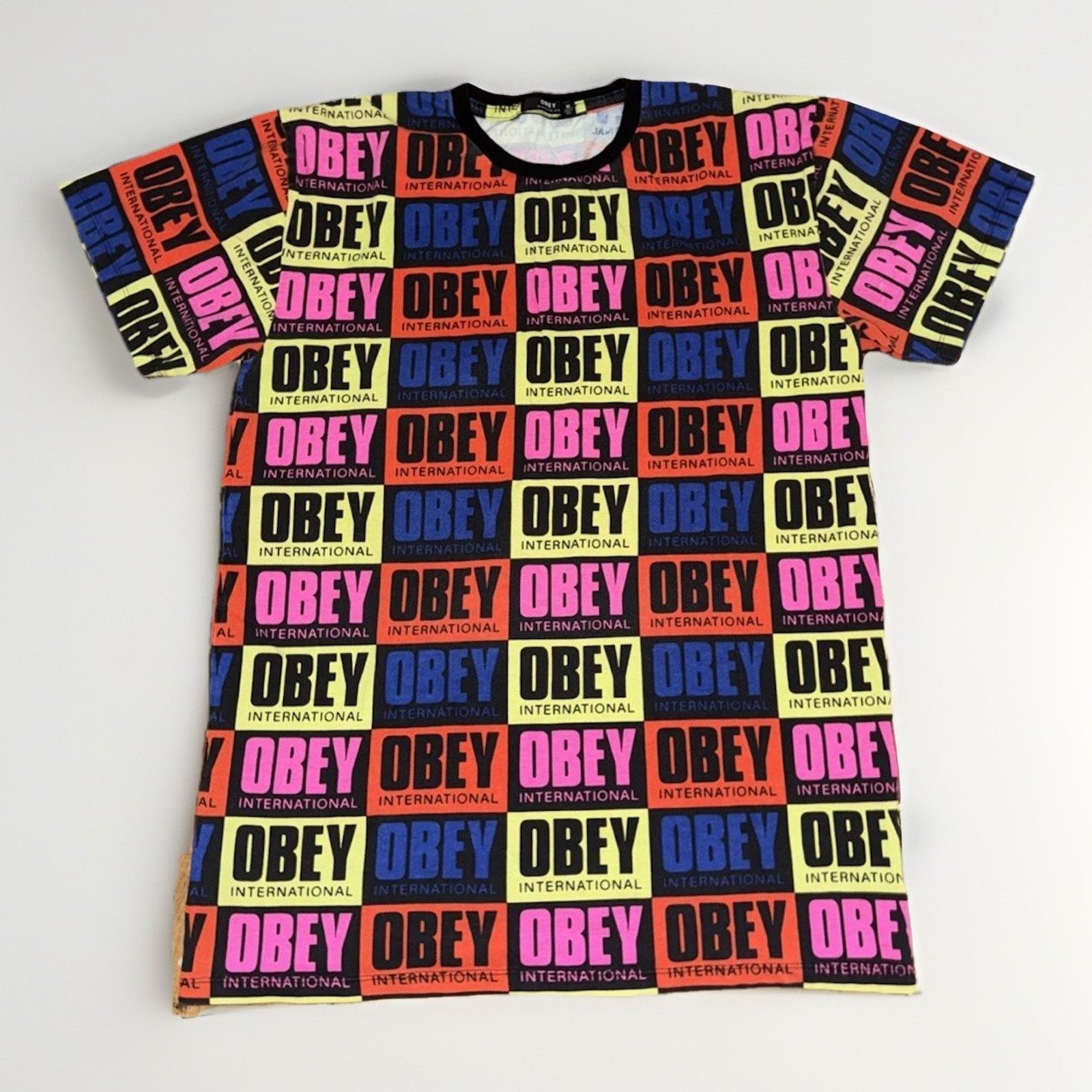 Obey × Vintage OBEY Pop Art All Over Print T-Shirt Medium 21x29 Skater AOP Size US M / EU 48-50 / 2 - 1 Thumbnail