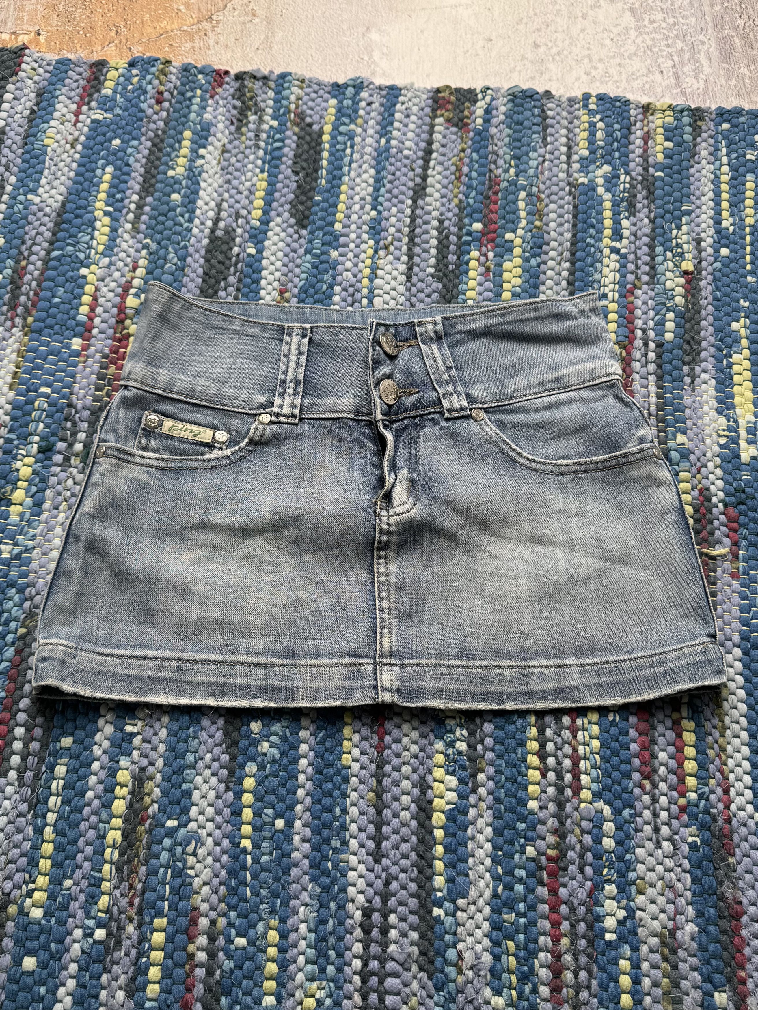 Vintage Vintage Denim Skirt With Belt At The Back A8D15(V8) Size 25" / US 0 / IT 36 - 1 Thumbnail