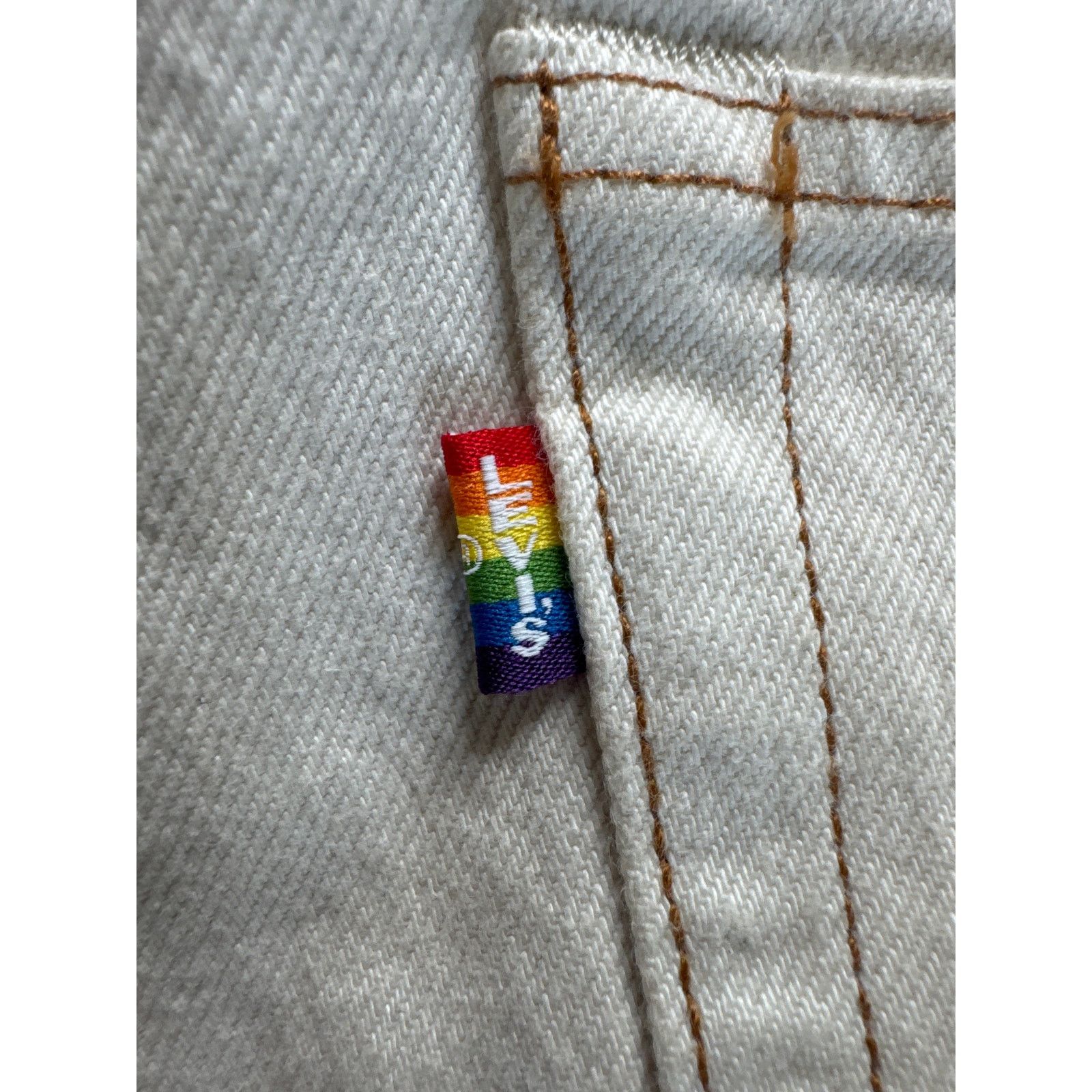 Levi's Levi’s 2024 Pride Collection 501® ’93 Cut-Off Shorts 31 in Size US 31 - 3 Thumbnail