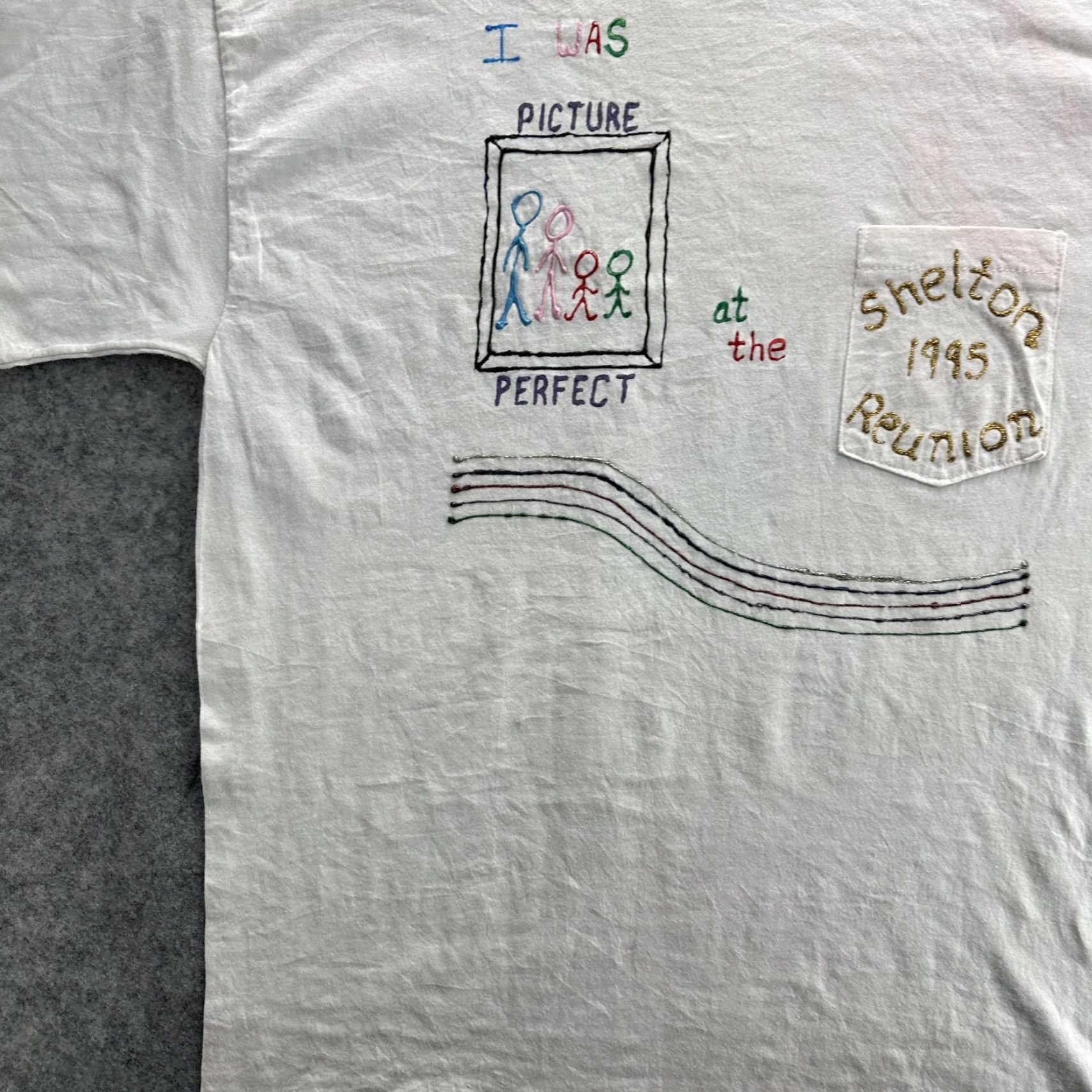 Fruit Of The Loom VINTAGE Shelton Family Reunion Shirt Mens XL White 1995 90s Embroidered Picture Perfect Crew Neck T-Shirt Size US XL / EU 56 / 4 - 4 Thumbnail