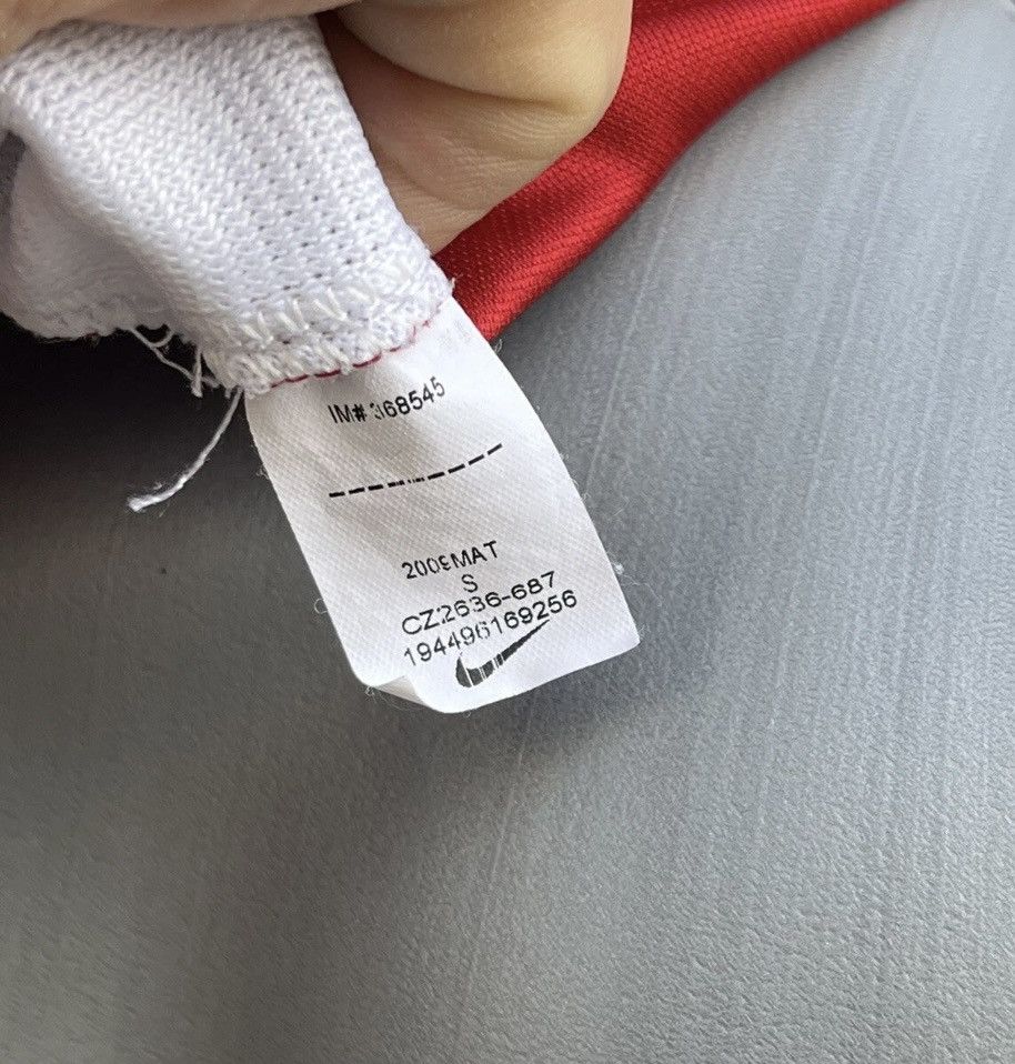 Nike Liverpool jersey salah Size US S / EU 44-46 / 1 - 13 Thumbnail