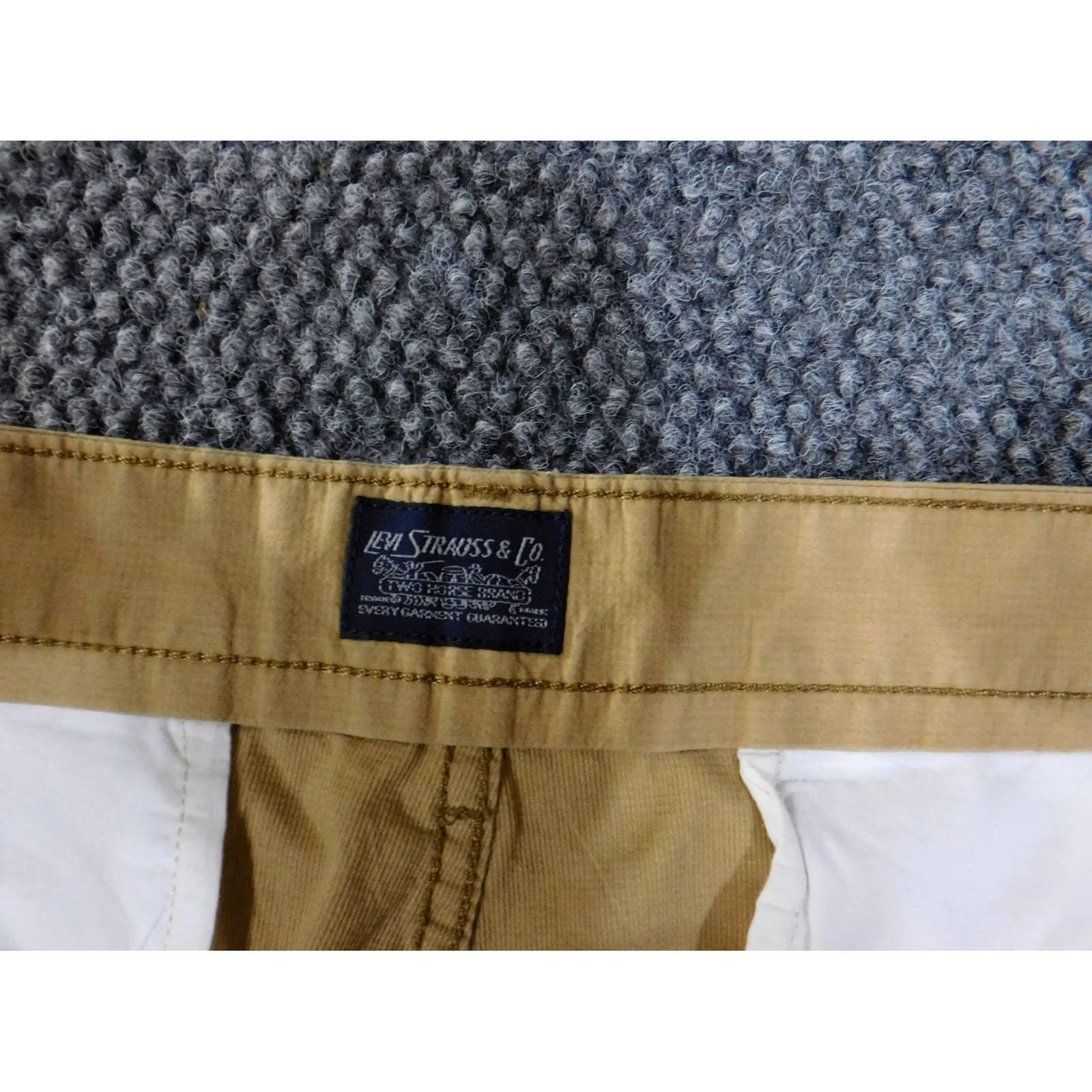 Levi's Levi's Cargo Shorts Mens 40 Khaki Utility Pockets Beige Cotton Spandex Regular Inseam 10in Summer Casual Storage Pockets Vintage No Mens Size US 40 / EU 56 - 5 Thumbnail