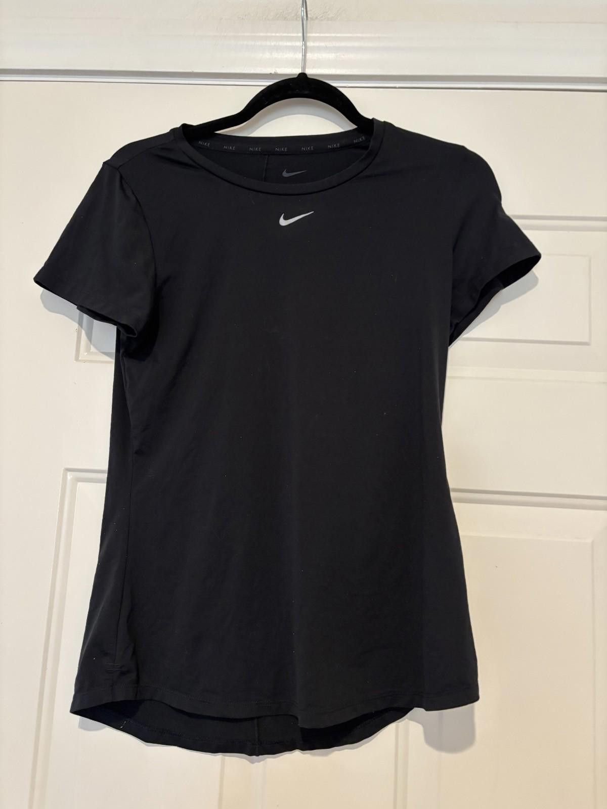 Nike Women's sz M black Nike Dri Fit athletic shirt #622 Size M / US 6-8 / IT 42-44 - 1 Thumbnail