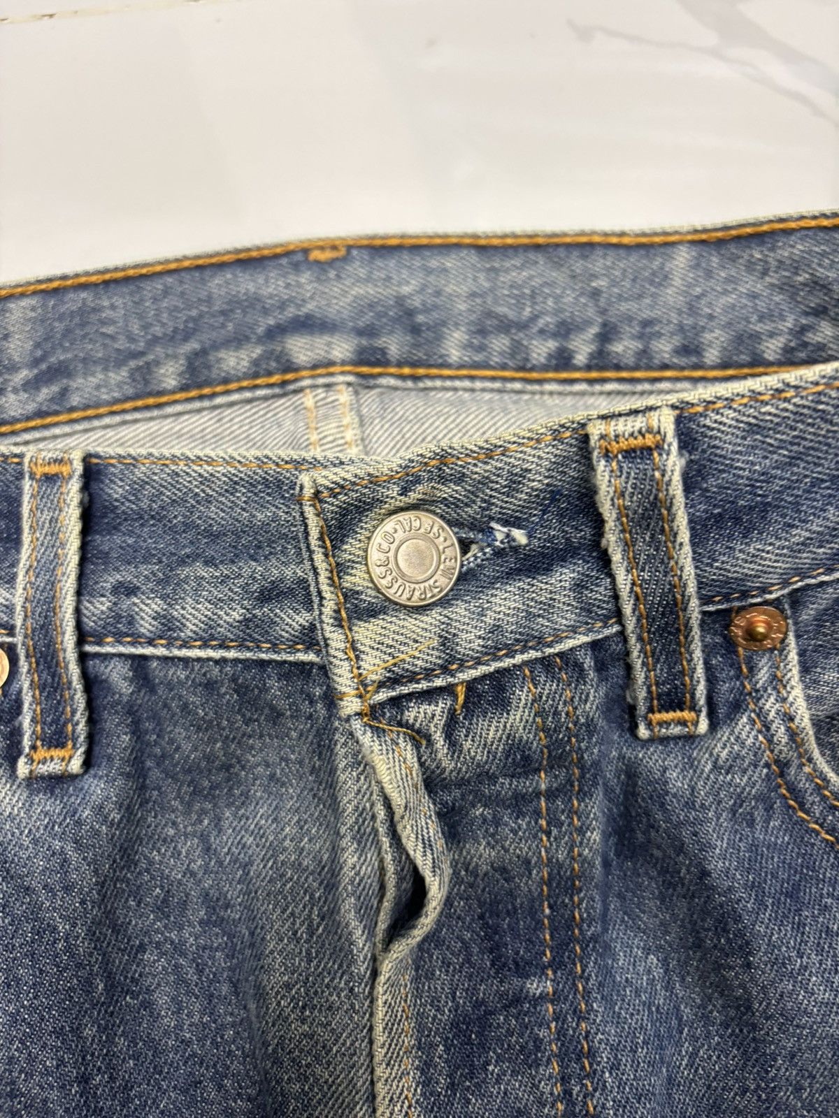 Levi's VINTAGE LEVIS 501 DISTRESSED DENIM JEANS Size US 31 - 12 Thumbnail