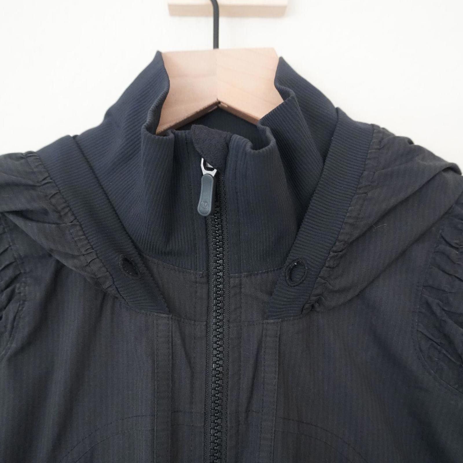 Lululemon Lululemon Jacket Women's 4 Black Running Hoodie Size S / US 4 / IT 40 - 3 Thumbnail
