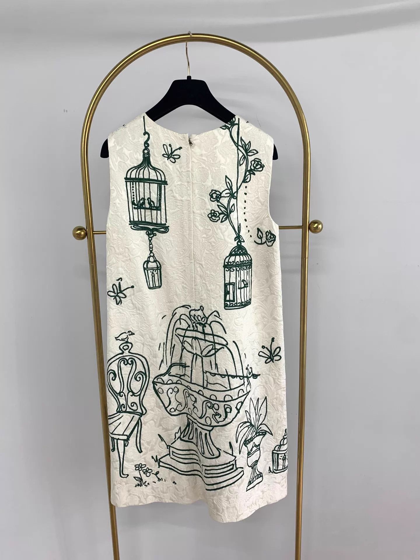 Dolce & Gabbana DG White Embossed Print Sleeveless Dress 40 New Size S / US 4 / IT 40 - 3 Thumbnail