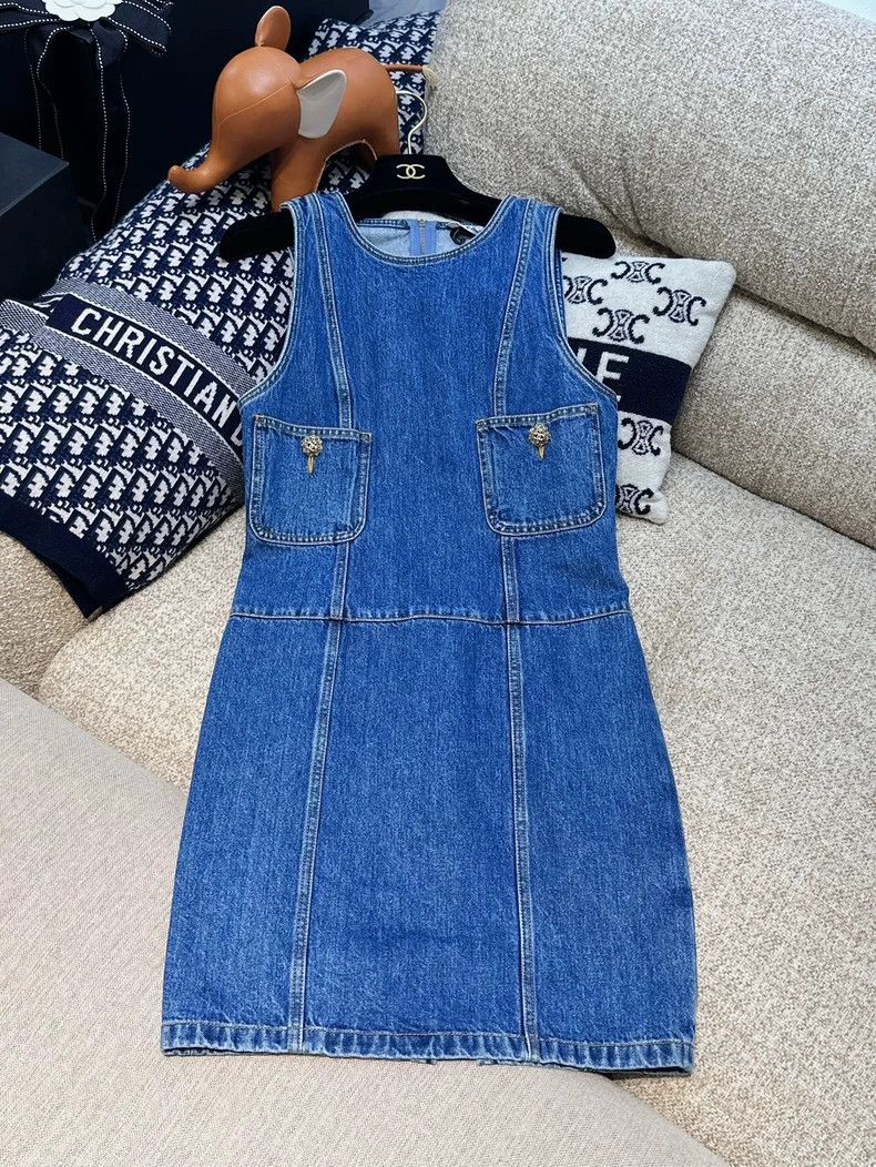 Chanel Chanel 22K autumn and winter blue jewel buckle sleeveless Size XXS / US 00 / IT 34 - 1 Thumbnail
