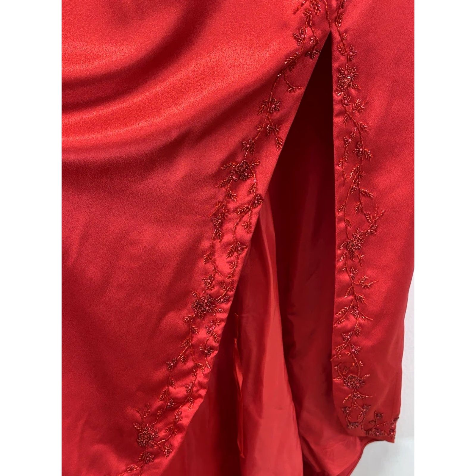 Vintage VINTAGE Legends Beaded Prom Gown Dress Cherry Red Train Womens 6 1990s Roswell GA Size M / US 6-8 / IT 42-44 - 4 Thumbnail