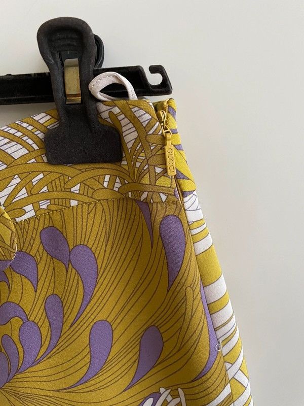 Gucci × Vintage Gucci Skirt 2012 Silk Print Mini Vintage Floral Size 26" / US 2 / IT 38 - 3 Thumbnail