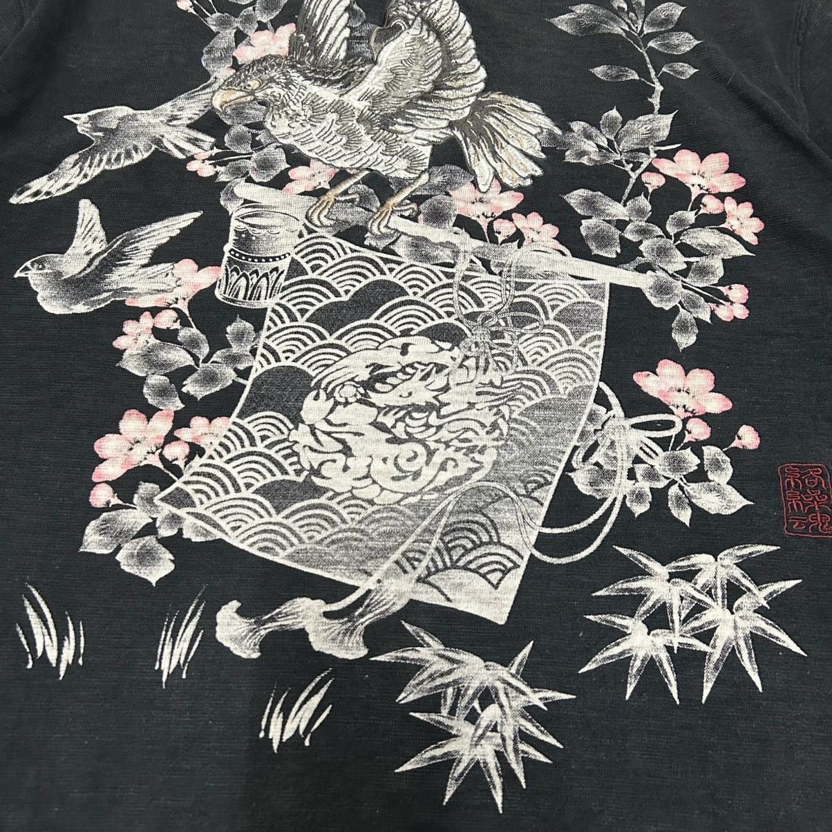 Karakuri Tamashii Vintage Japanese KARAKURI TAMASHII Souvenir Dragon Tshirt Size US XL / EU 56 / 4 - 7 Thumbnail