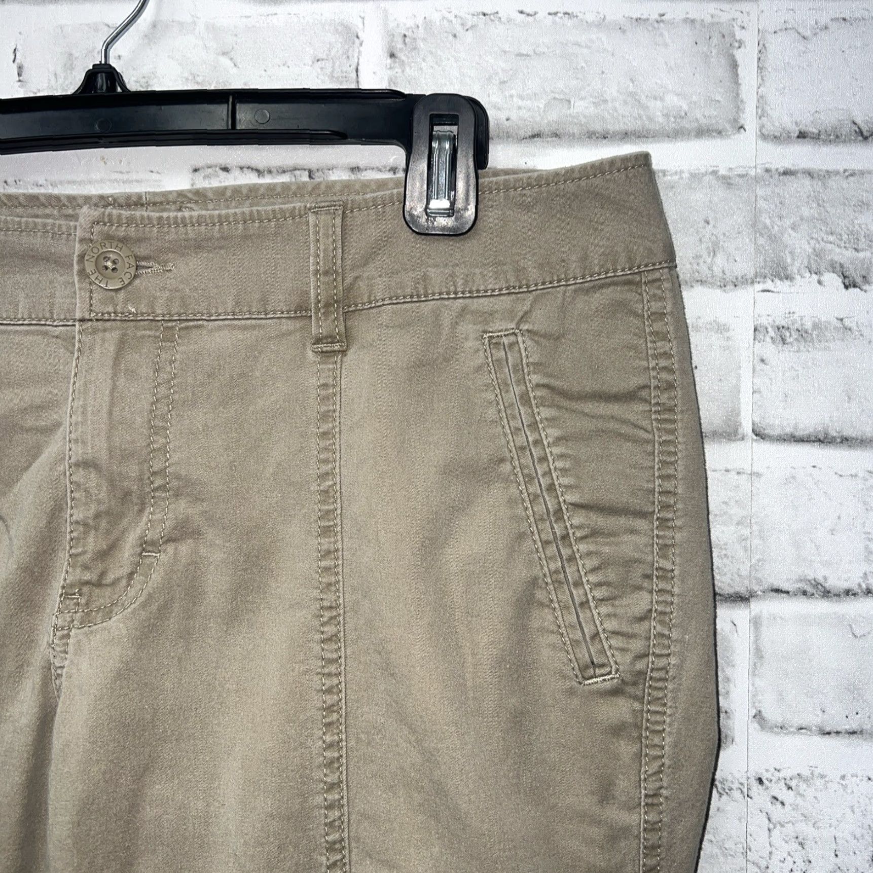 The North Face The North Face Beige Hiking Pants Womens Size 10 x28 - Pants, The North Face, Beige, Womens, Size 10, Hiking, Chino, 90s (if applicable) Size 32" / US 10 / IT 46 - 2 Thumbnail
