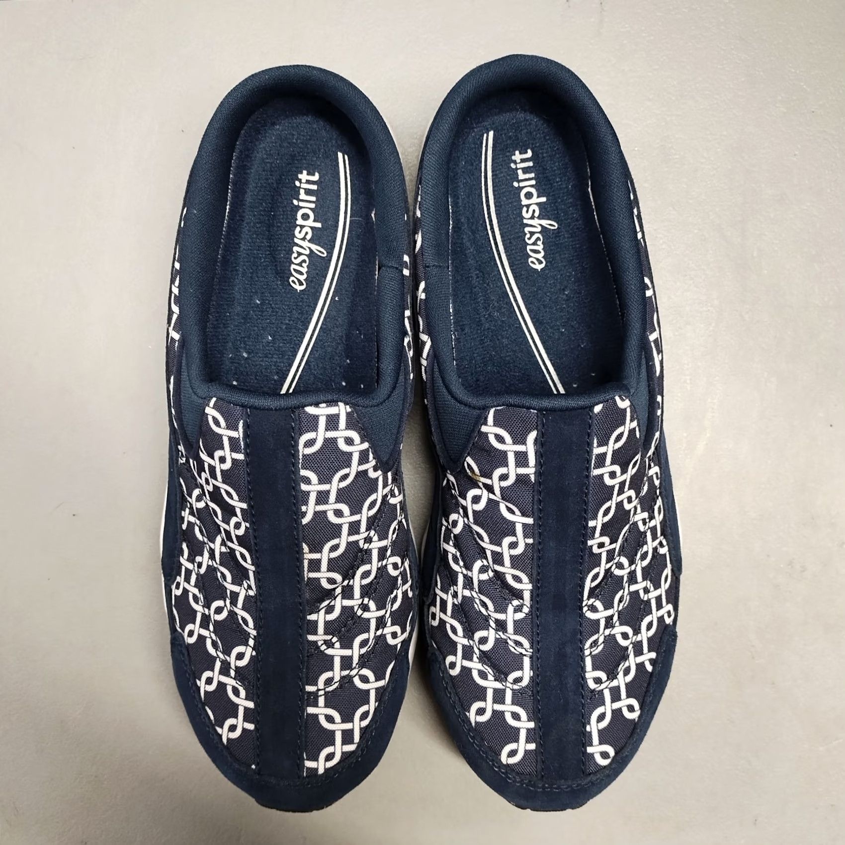 Vintage Easy Spirit Traveltime Clogs Womens Size 9W Blue White Chain-Link Monogram Slip On Size ONE SIZE - 6 Thumbnail