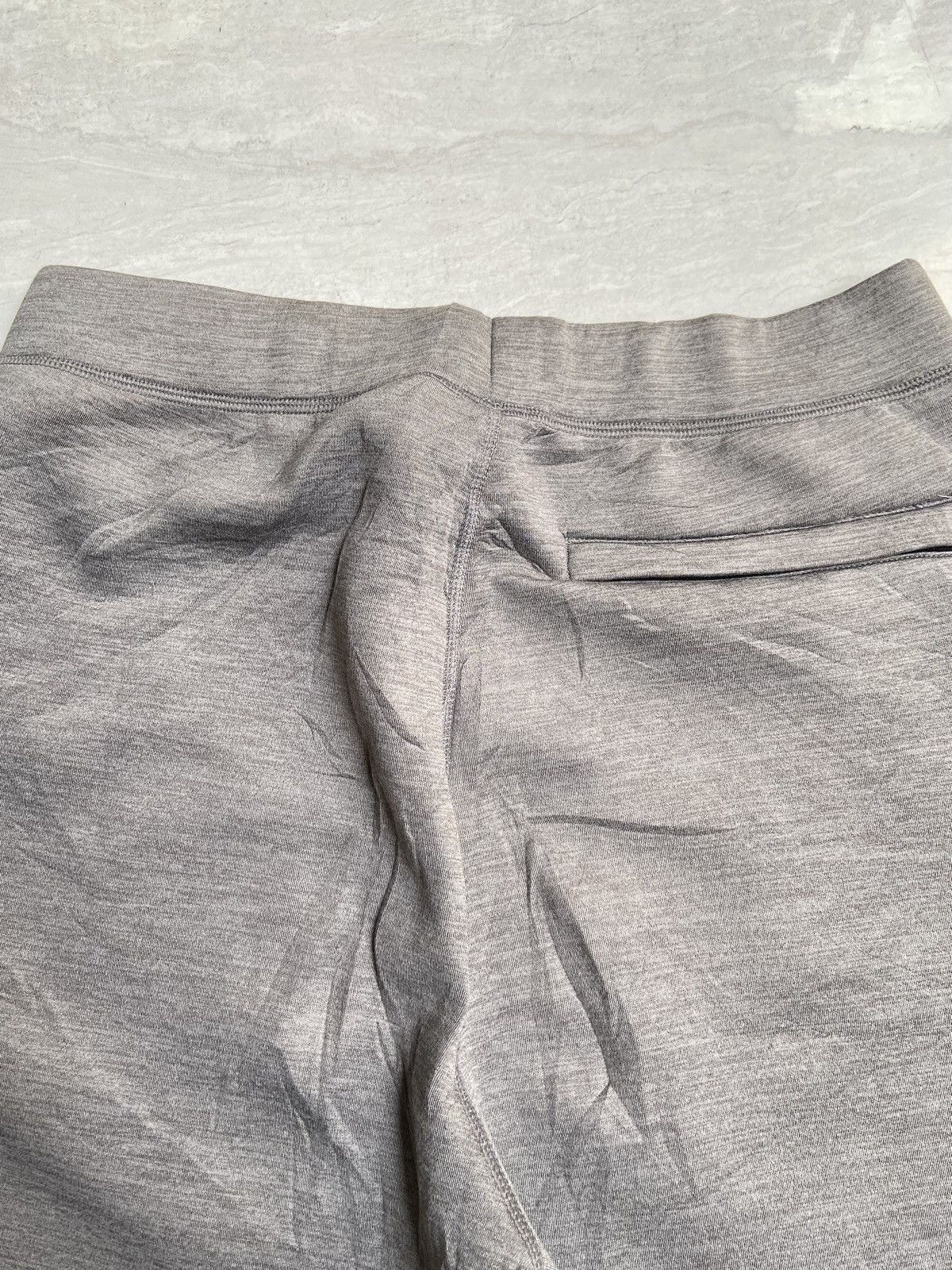 Uniqlo UNIQLO Grey Joggers Pants Size US 30 / EU 46 - 13 Thumbnail
