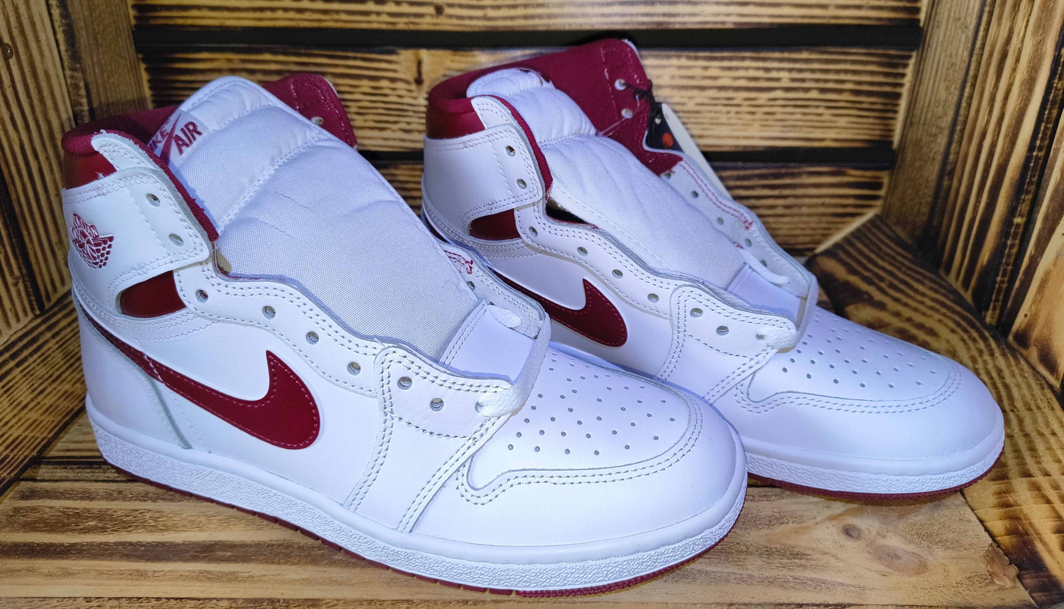 Nike Air Jordan 1 High '85 "Metallic Burgundy" Brand New Size US 9 / EU 42 - 2 Thumbnail