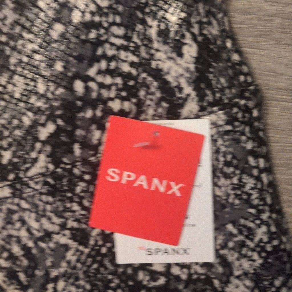 Spanx Spanx Grey Snake Faux Leather Snake Shine Leggings Sz. Small Size 24" / US 00 / IT 34 - 3 Thumbnail