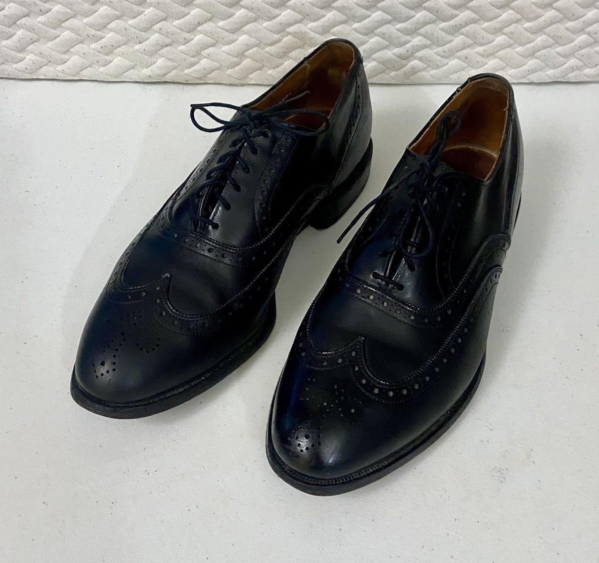 Allen Edmonds Allen Edmonds Chester 1903 Black Leather Wingtip Oxfords 9 E Size US 9 / EU 42 - 1 Thumbnail