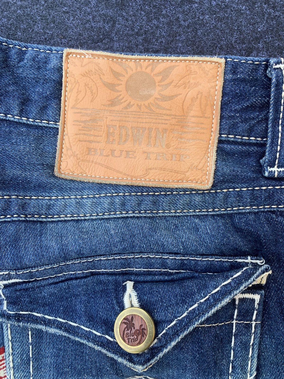 Edwin 𝗙𝗟𝗔𝗥𝗘 EDWIN BLUE TRIP HAWAII & NICE FADED BLUE. Size US 30 / EU 46 - 4 Thumbnail