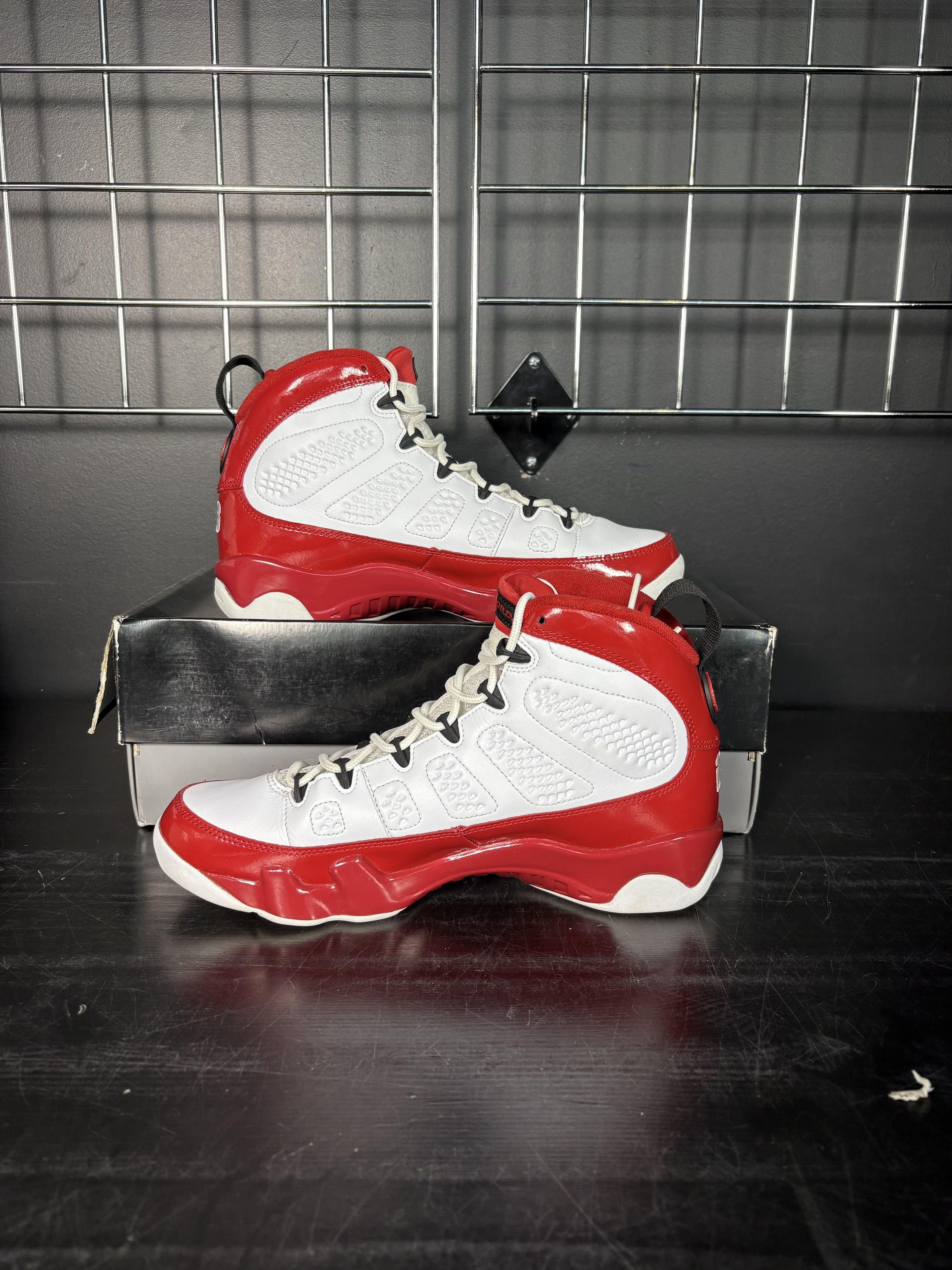 Jordan Brand Air Jordan 9 Retro "White Gym Red" **PRE-OWNED** - Size 8.5 Size US 8.5 / EU 41-42 - 2 Thumbnail