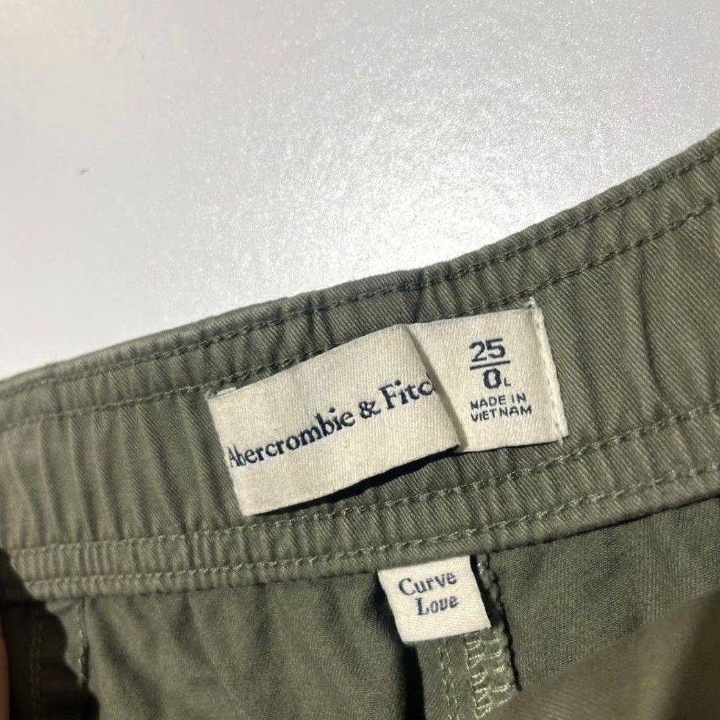 Abercrombie & Fitch Abercrombie & Fitch Curve Love Olive Green Cargo Pants Women 25 Straight 0/25 Size 42" / US 20 - 3 Thumbnail