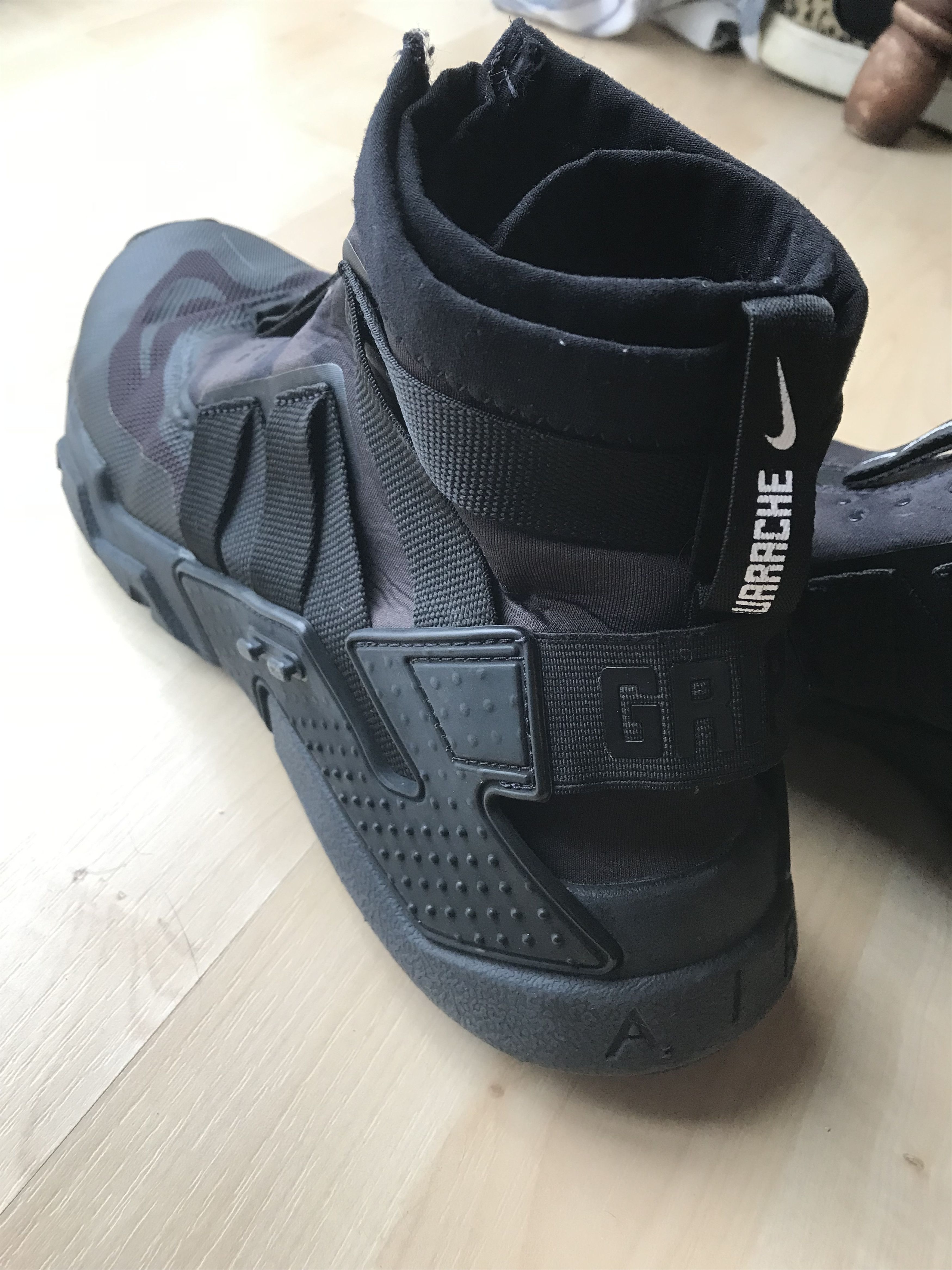 Nike Nike Air Huarache Gripp Black Size US 10 / EU 43 - 5 Thumbnail