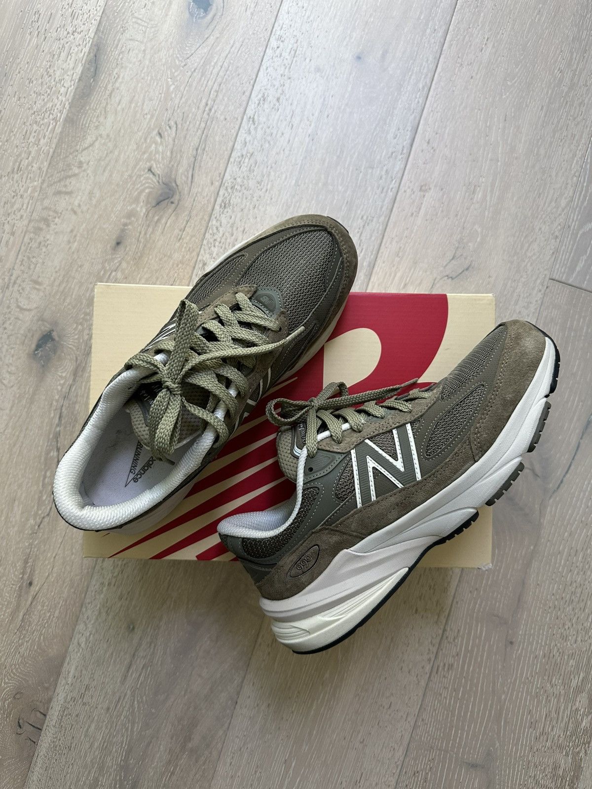New Balance New Balance 990v6 - Olive Size US 9.5 / EU 42-43 - 1 Thumbnail