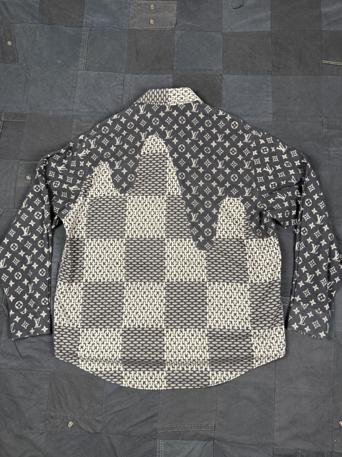 Louis Vuitton × Nigo Giant Damier Waves Button Up Size US L / EU 52-54 / 3 - 4 Thumbnail
