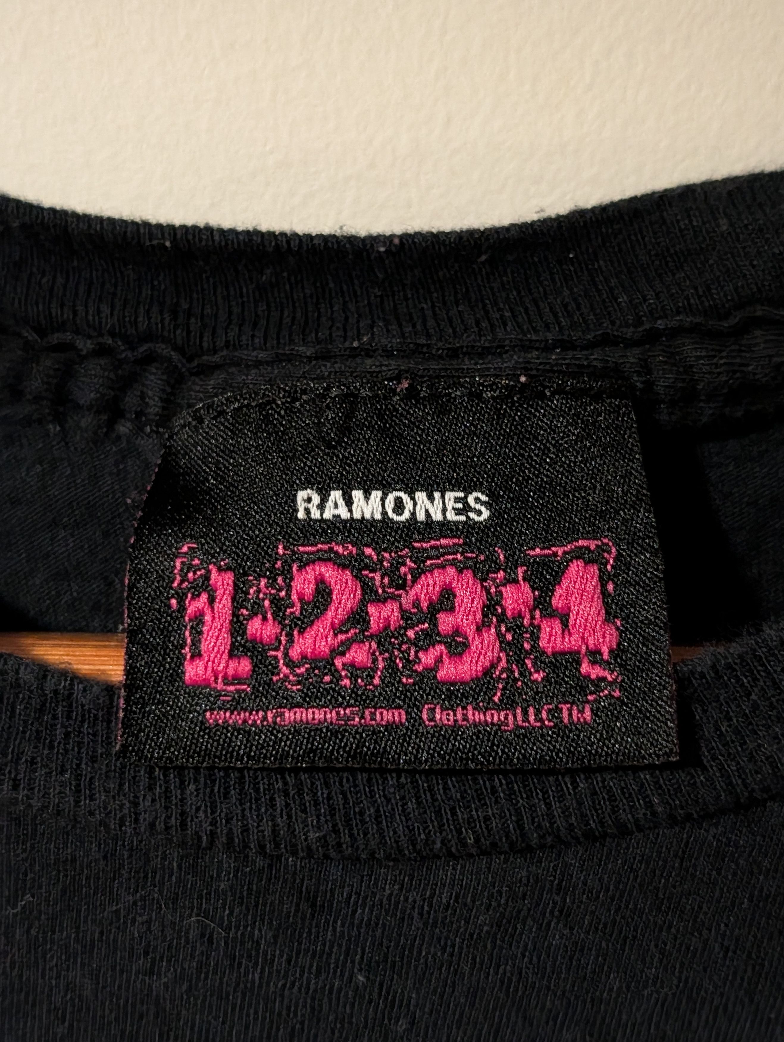 Band Tees Vintage 2008 Ramones Band Cast Black X-Large T-Shirt Size US XL / EU 56 / 4 - 3 Thumbnail