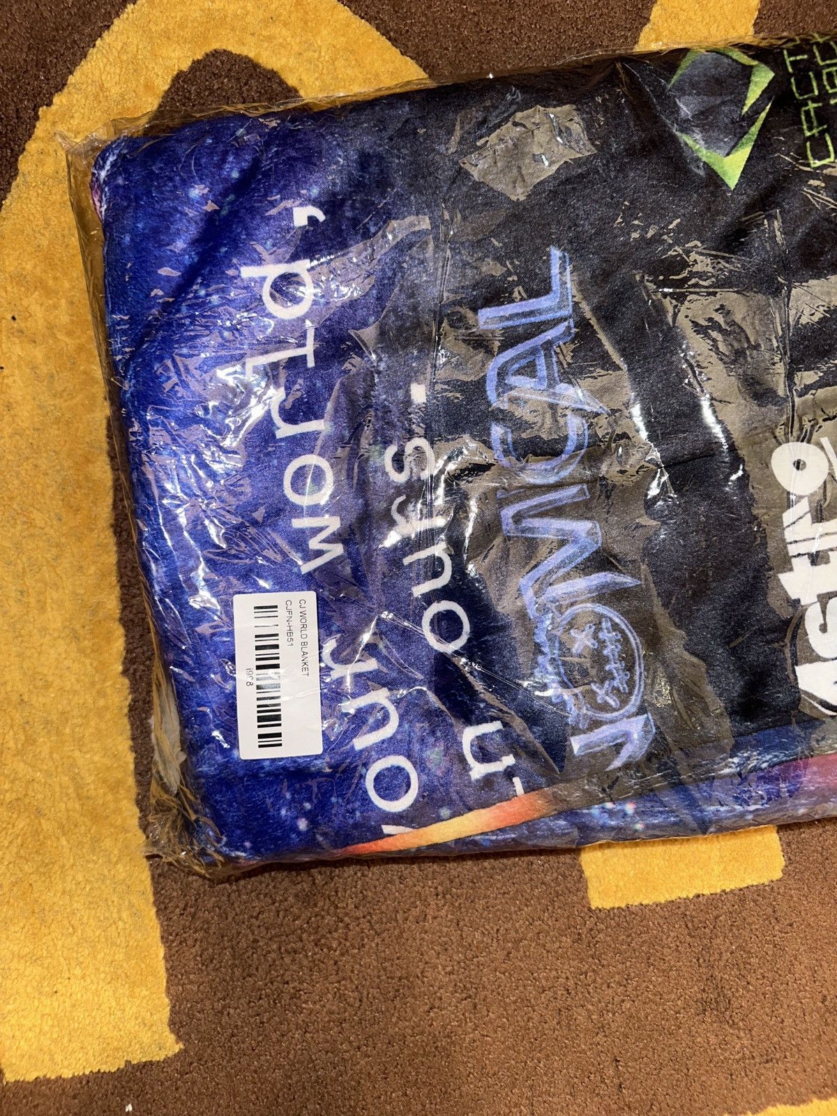 Travis Scott Travis Scott Cactus Jack FORTNITE WORLD PLUSH BLANKET 50x60 Size ONE SIZE - 4 Thumbnail