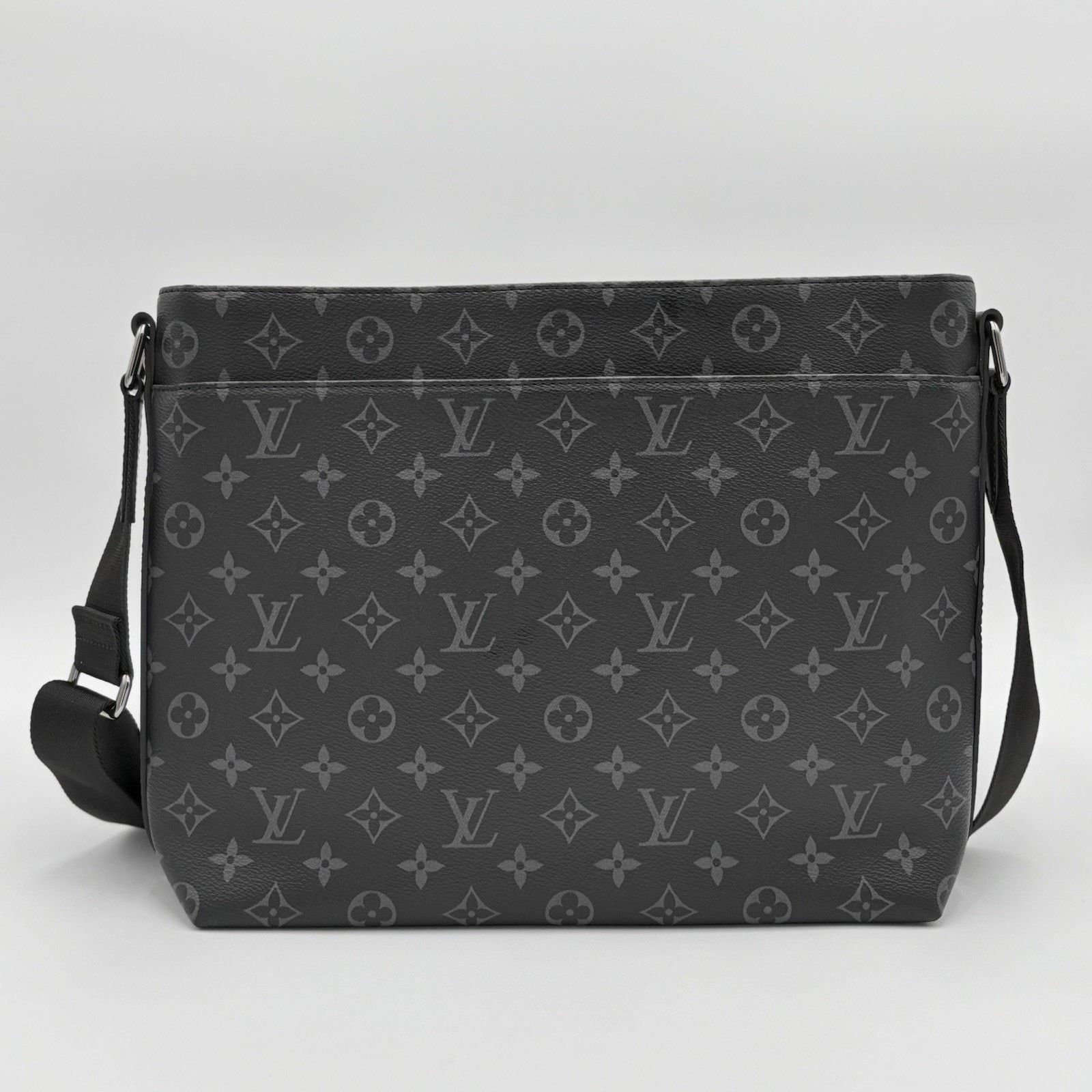 Louis Vuitton District Monogram Eclipse Messenger Bag | SUPER CLEAN! Size ONE SIZE - 3 Thumbnail