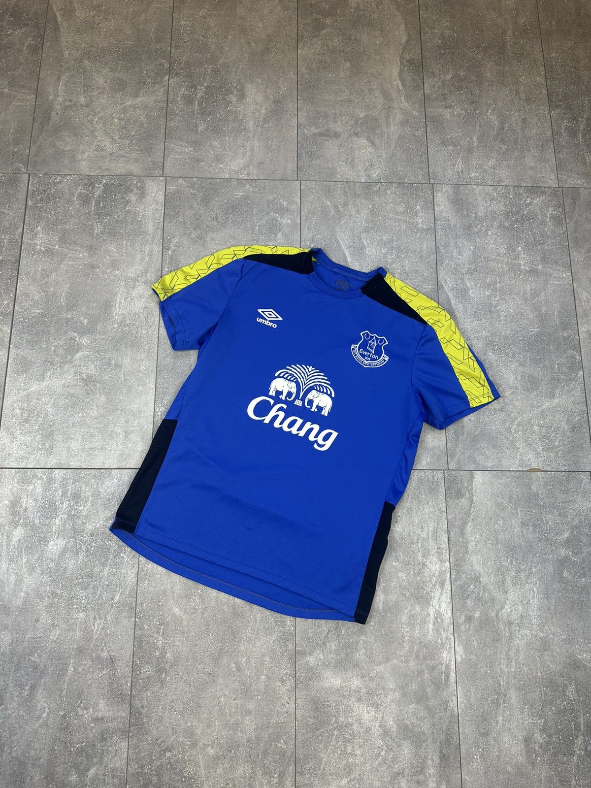 Umbro Men’s Umbro Everton home soccer jersey Size US M / EU 48-50 / 2 - 1 Thumbnail
